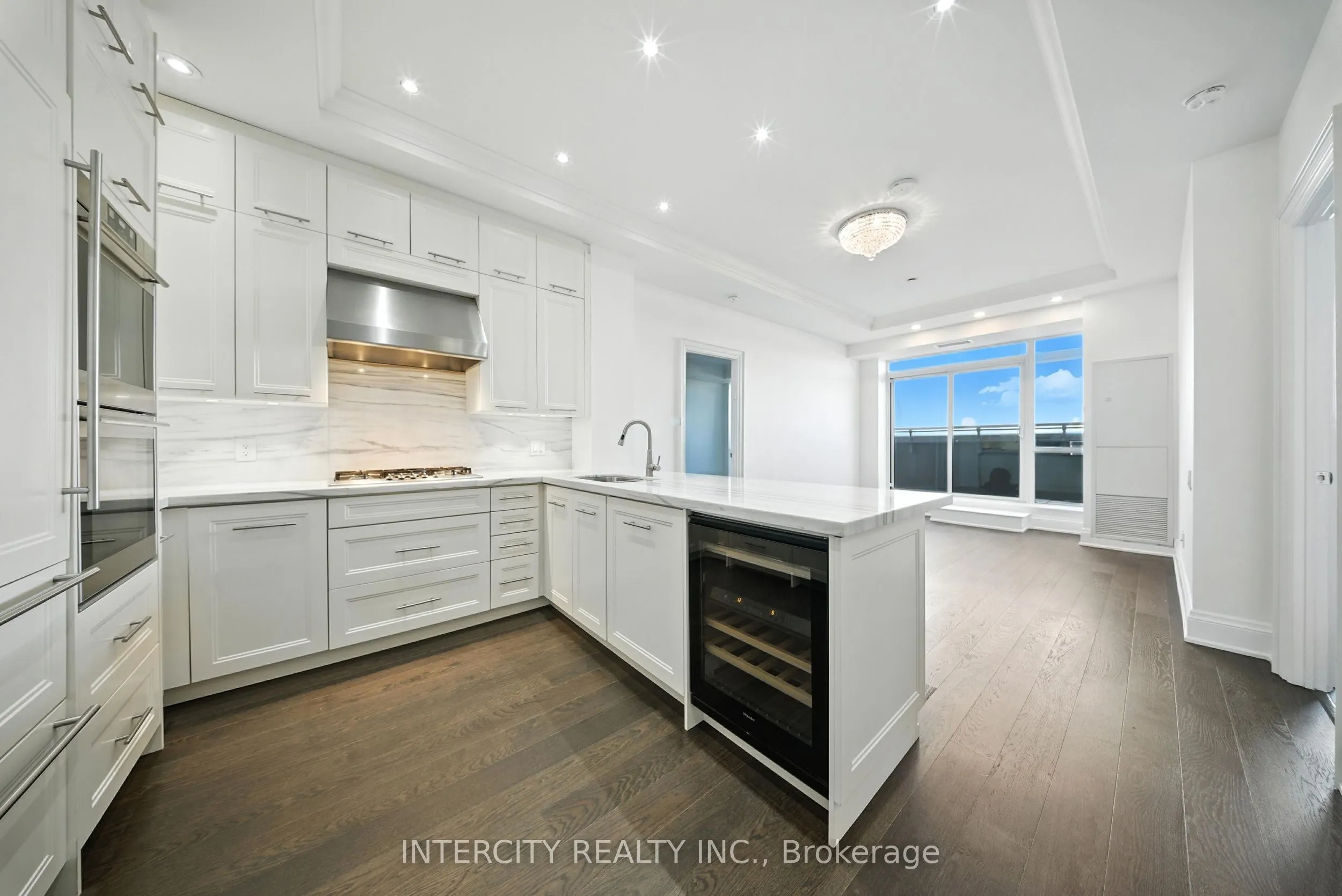 7608 Yonge Street, #PH15