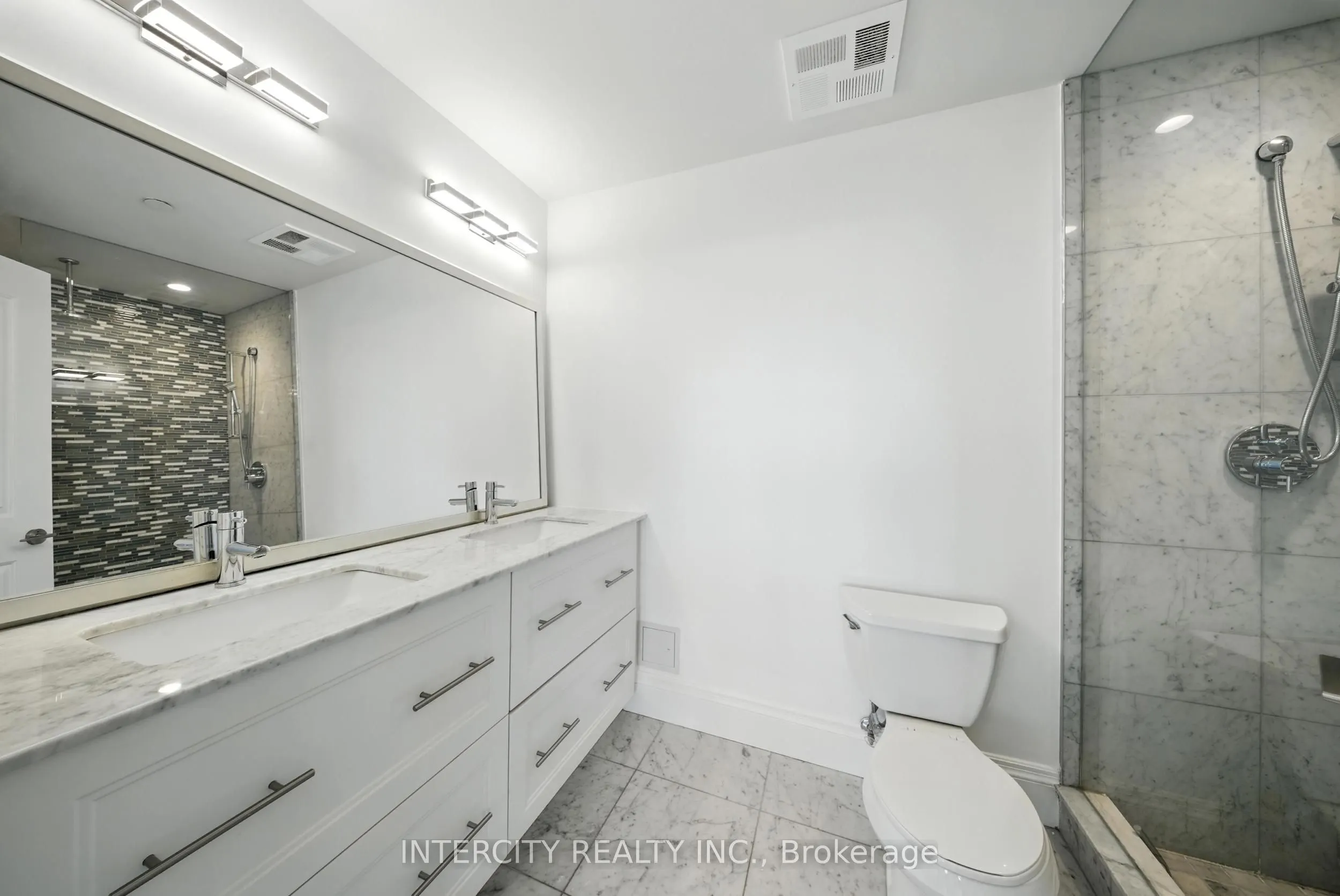 7608 Yonge Street, #PH15