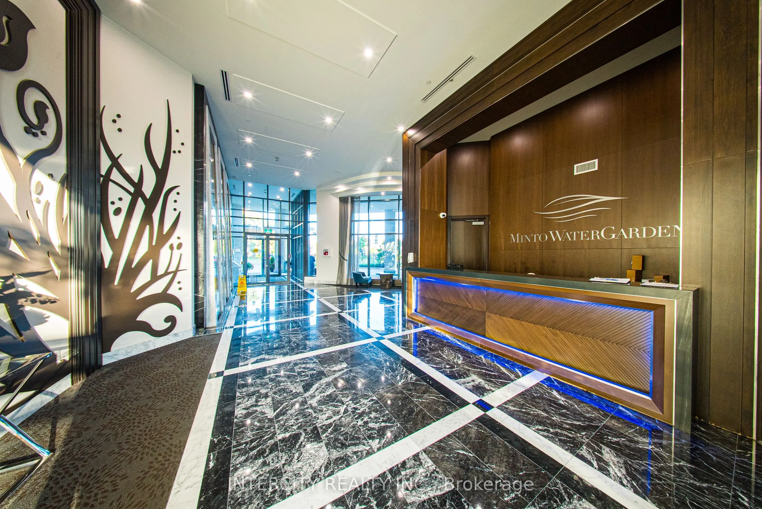7608 Yonge Street, #PH15