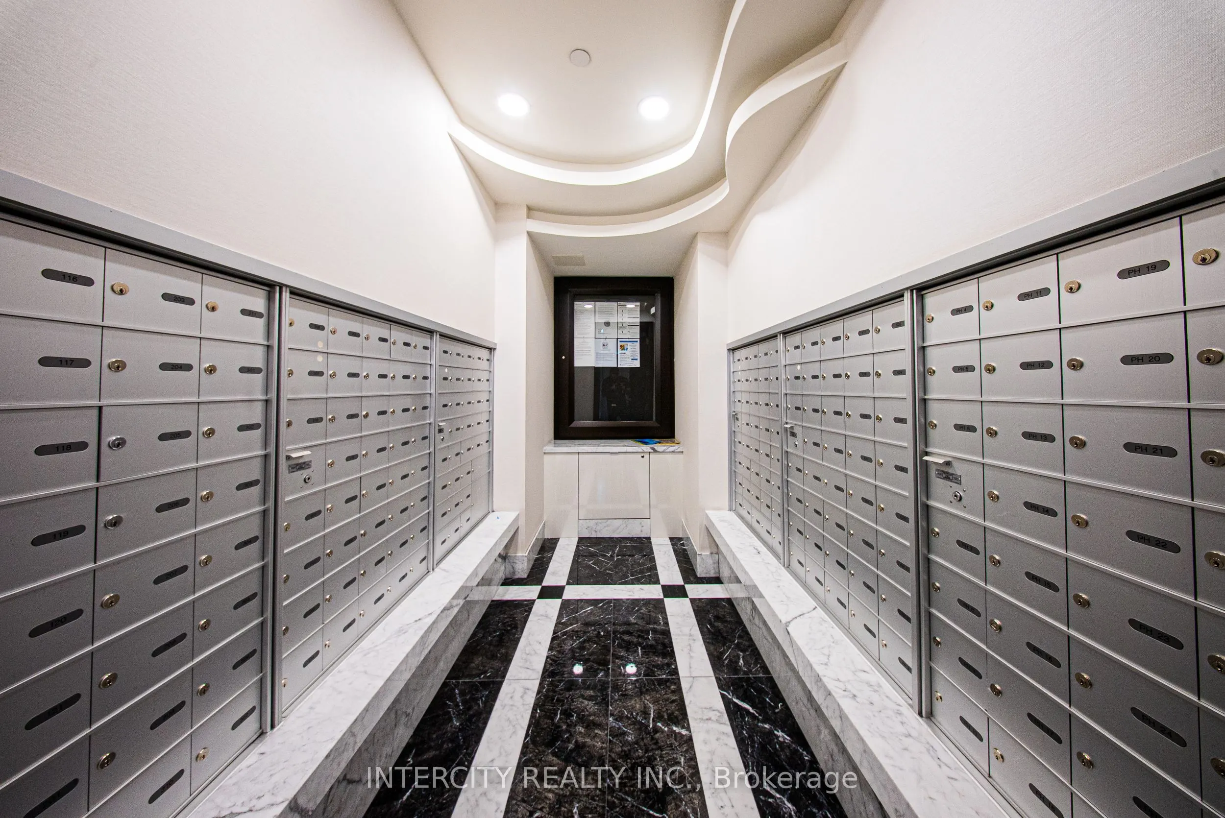 7608 Yonge Street, #PH15