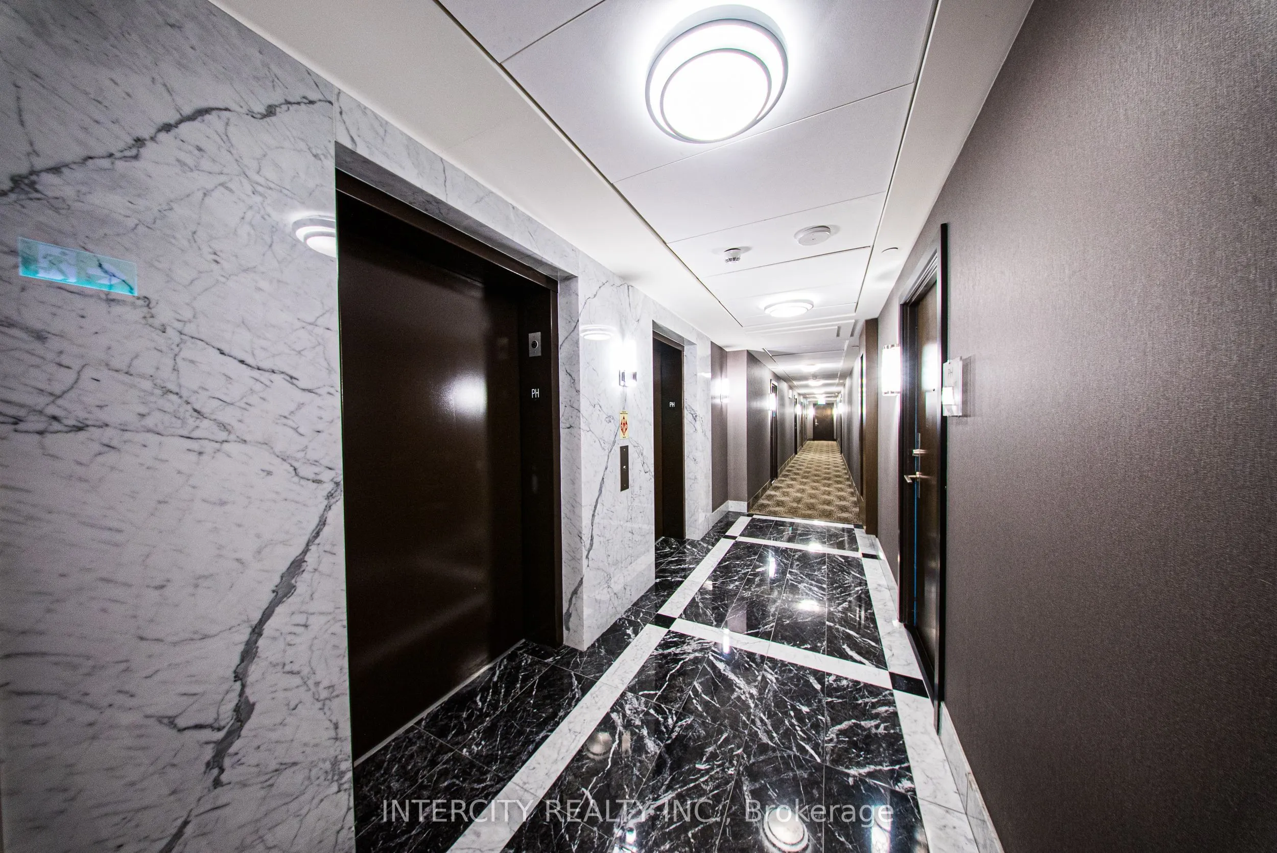 7608 Yonge Street, #PH15