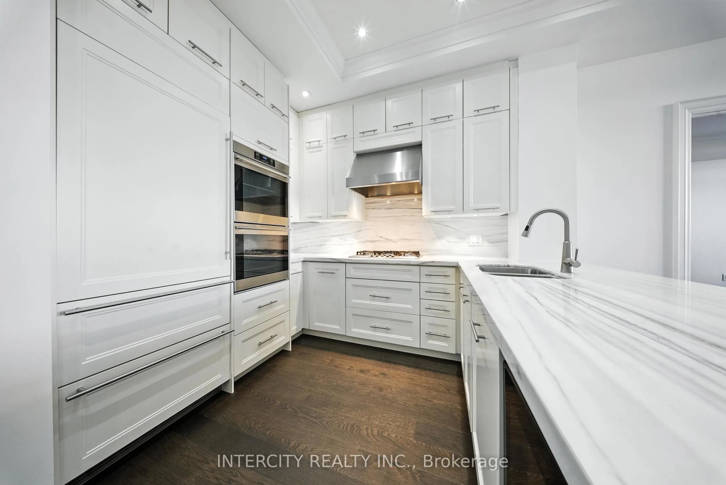 7608 Yonge Street, #PH15