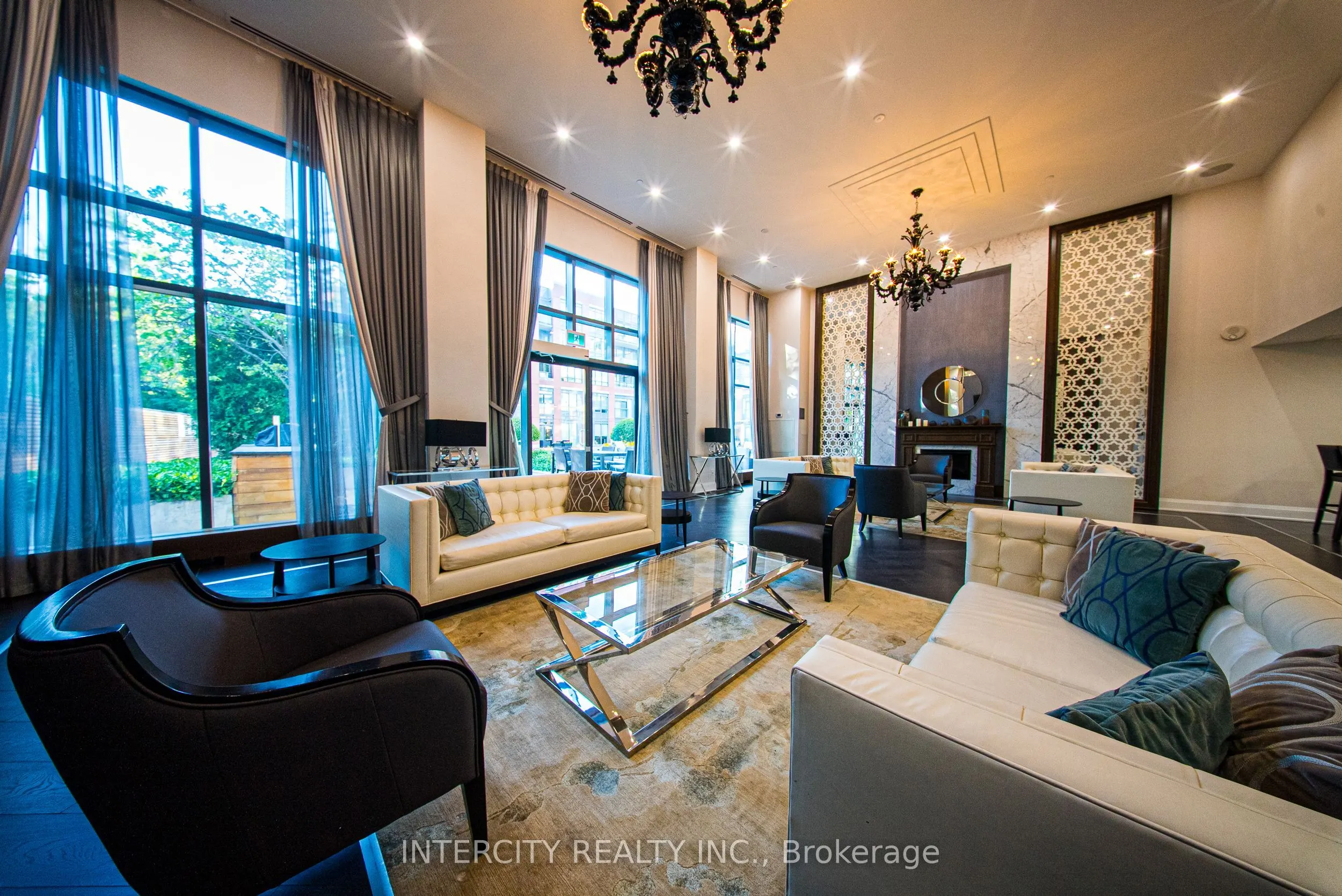 7608 Yonge Street, #PH15