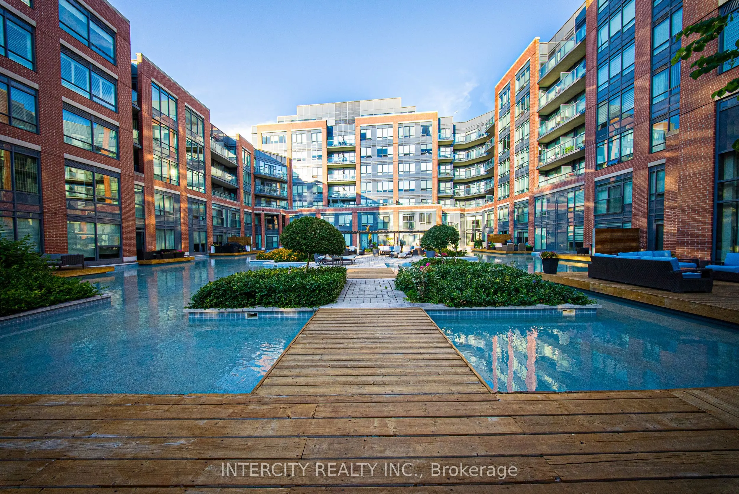 7608 Yonge Street, #PH15