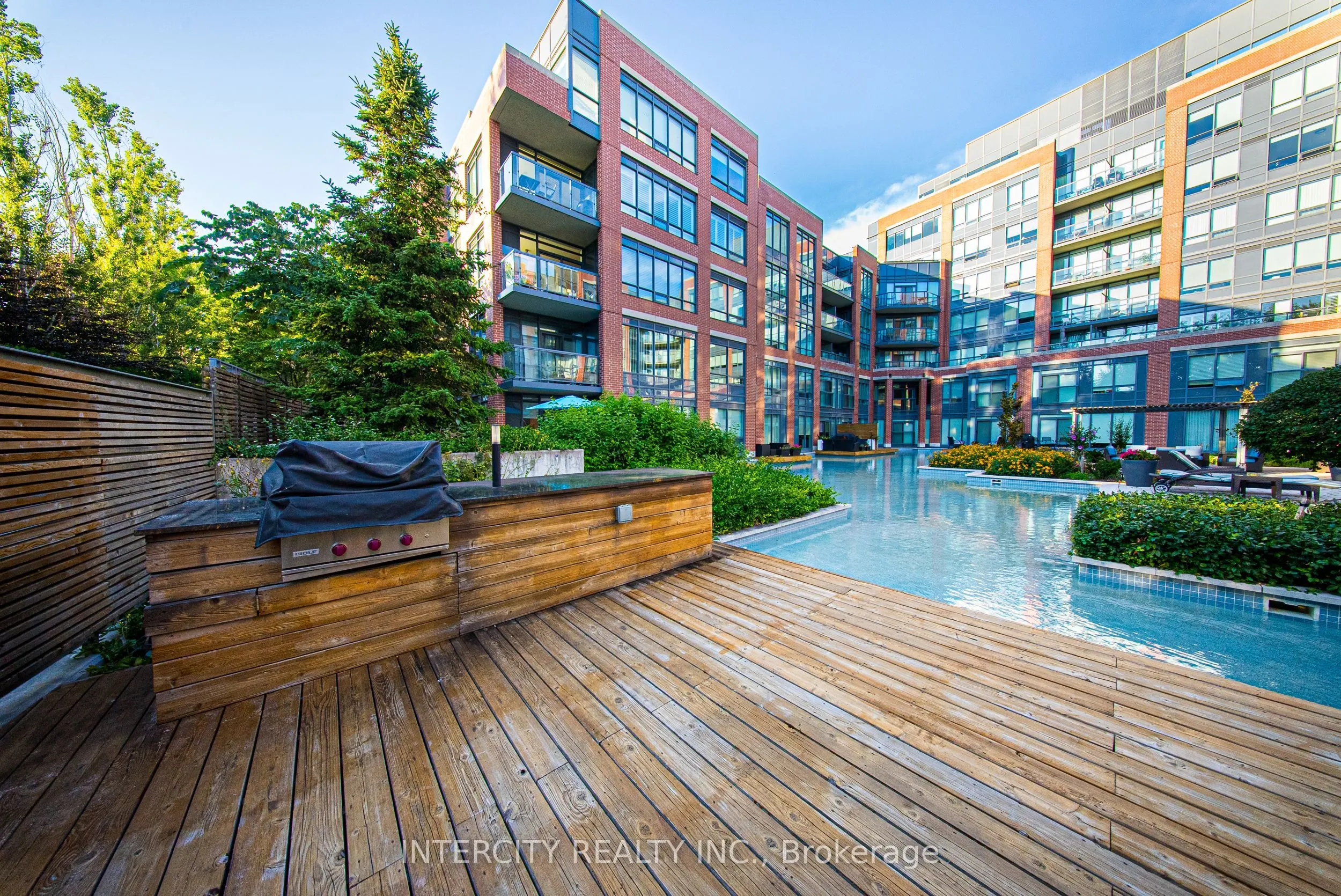 7608 Yonge Street, #PH15