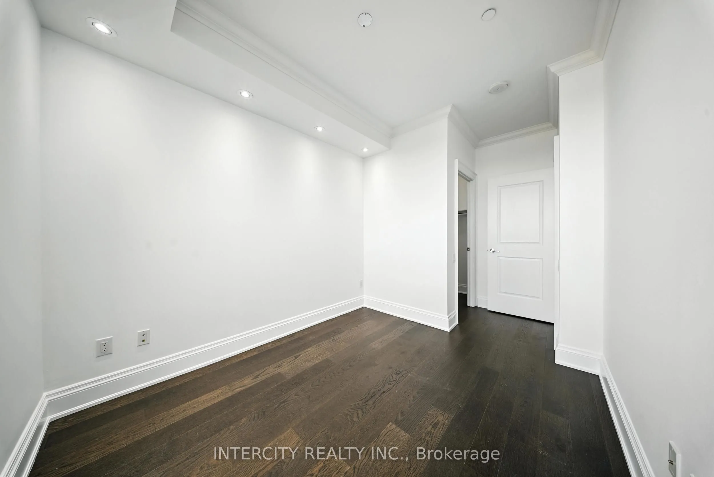 7608 Yonge Street, #PH15