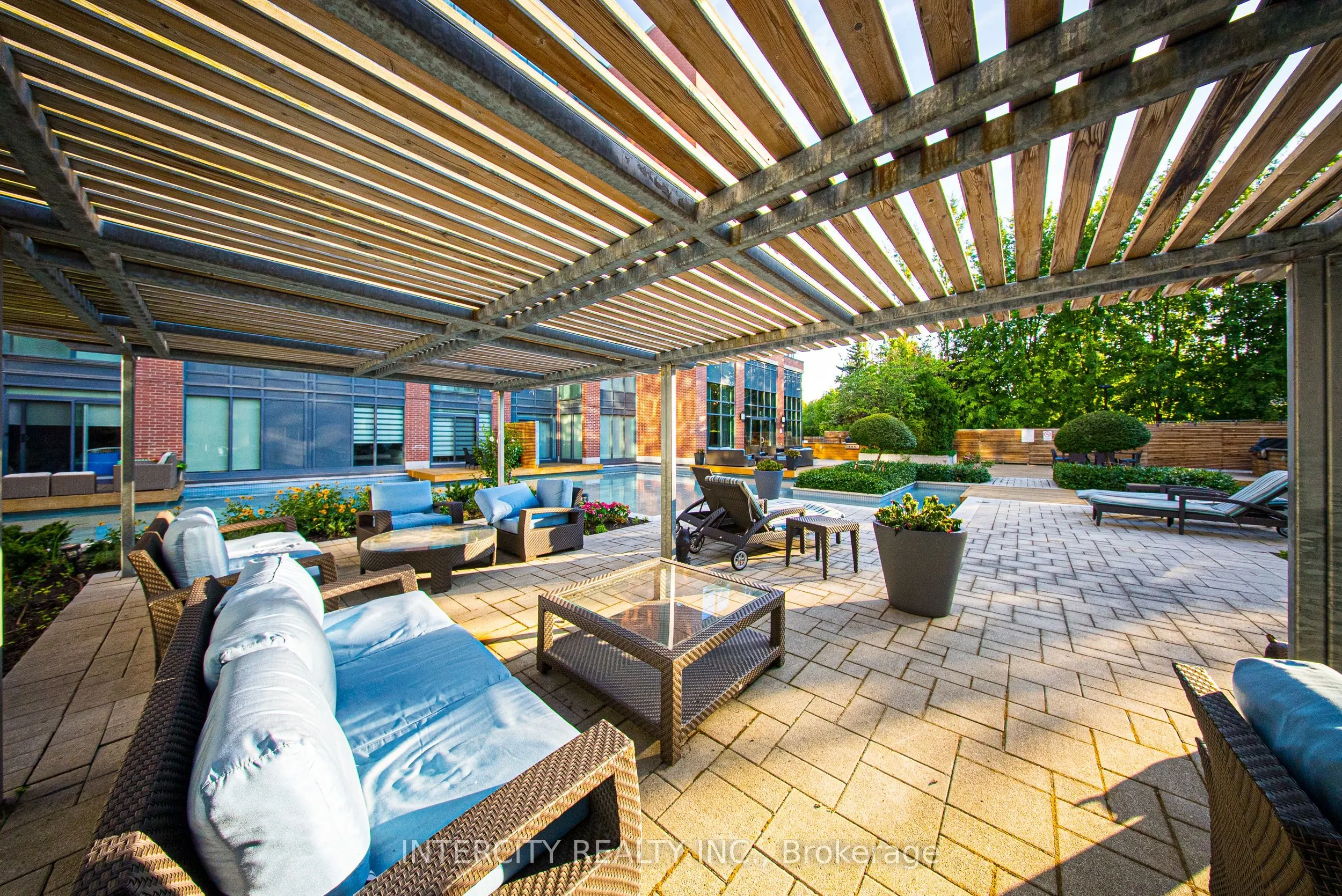7608 Yonge Street, #PH15