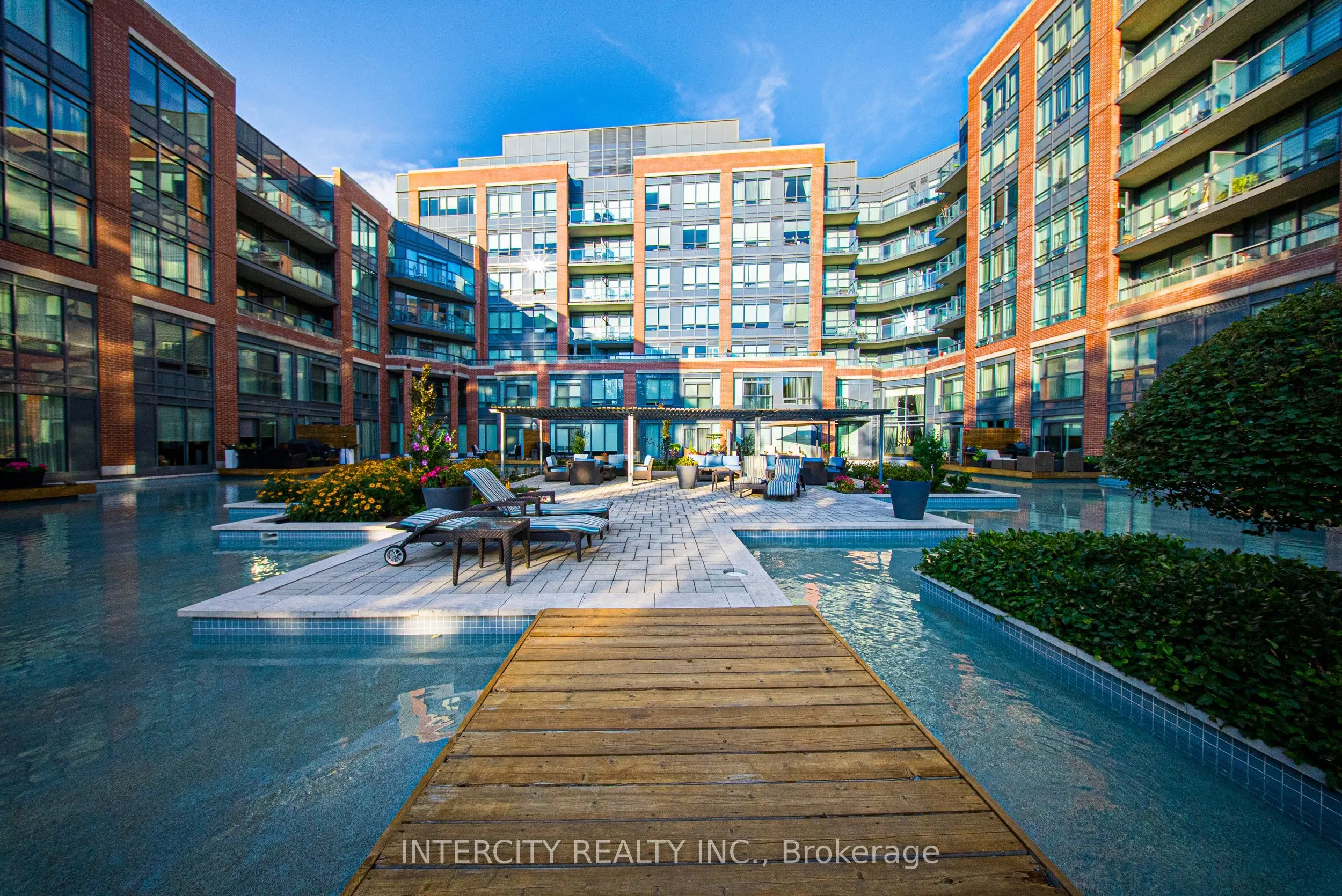 7608 Yonge Street, #PH15