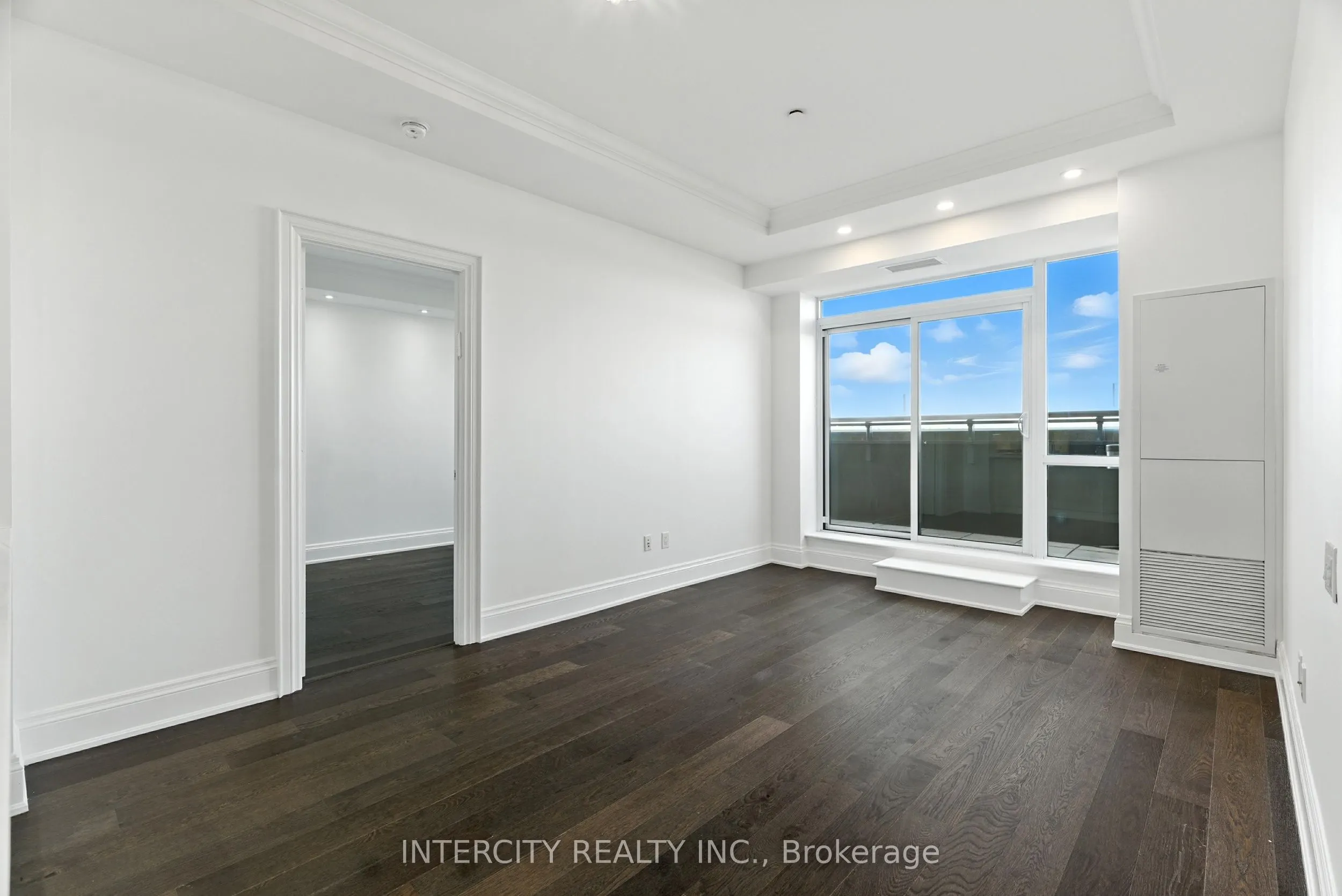 7608 Yonge Street, #PH15