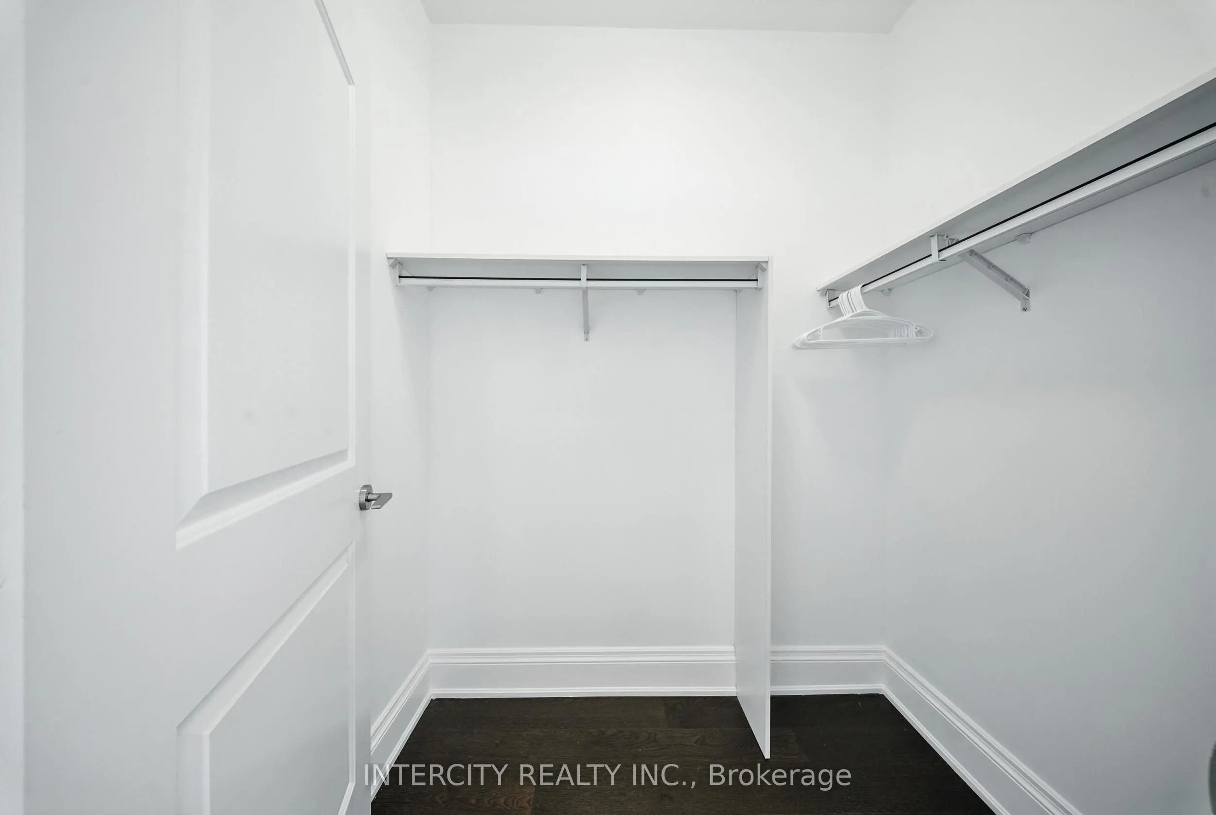 7608 Yonge Street, #PH15