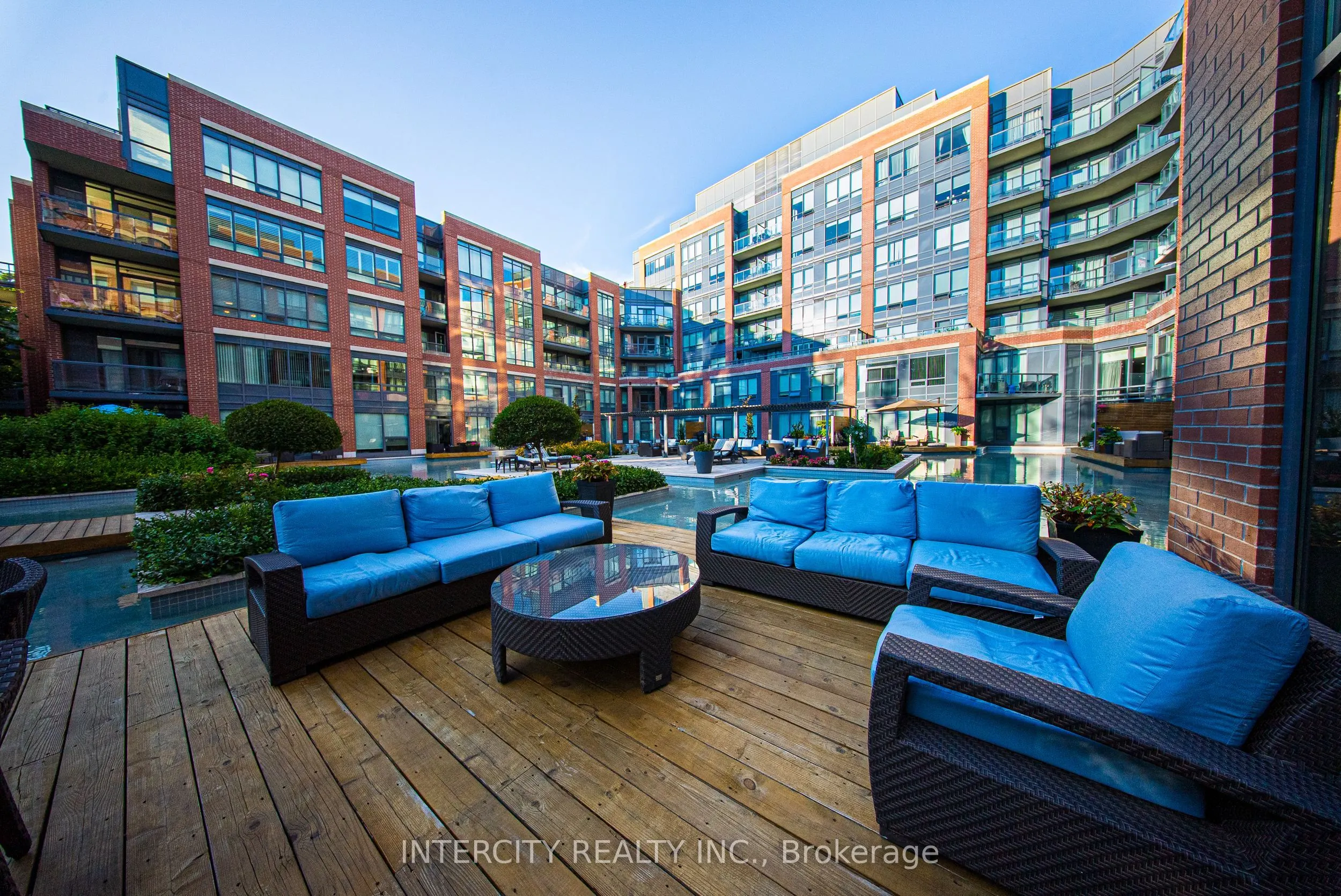 7608 Yonge Street, #PH15