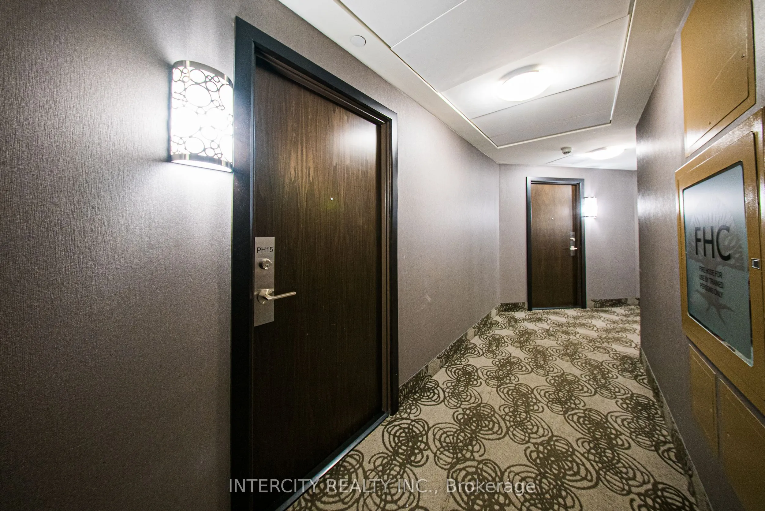 7608 Yonge Street, #PH15