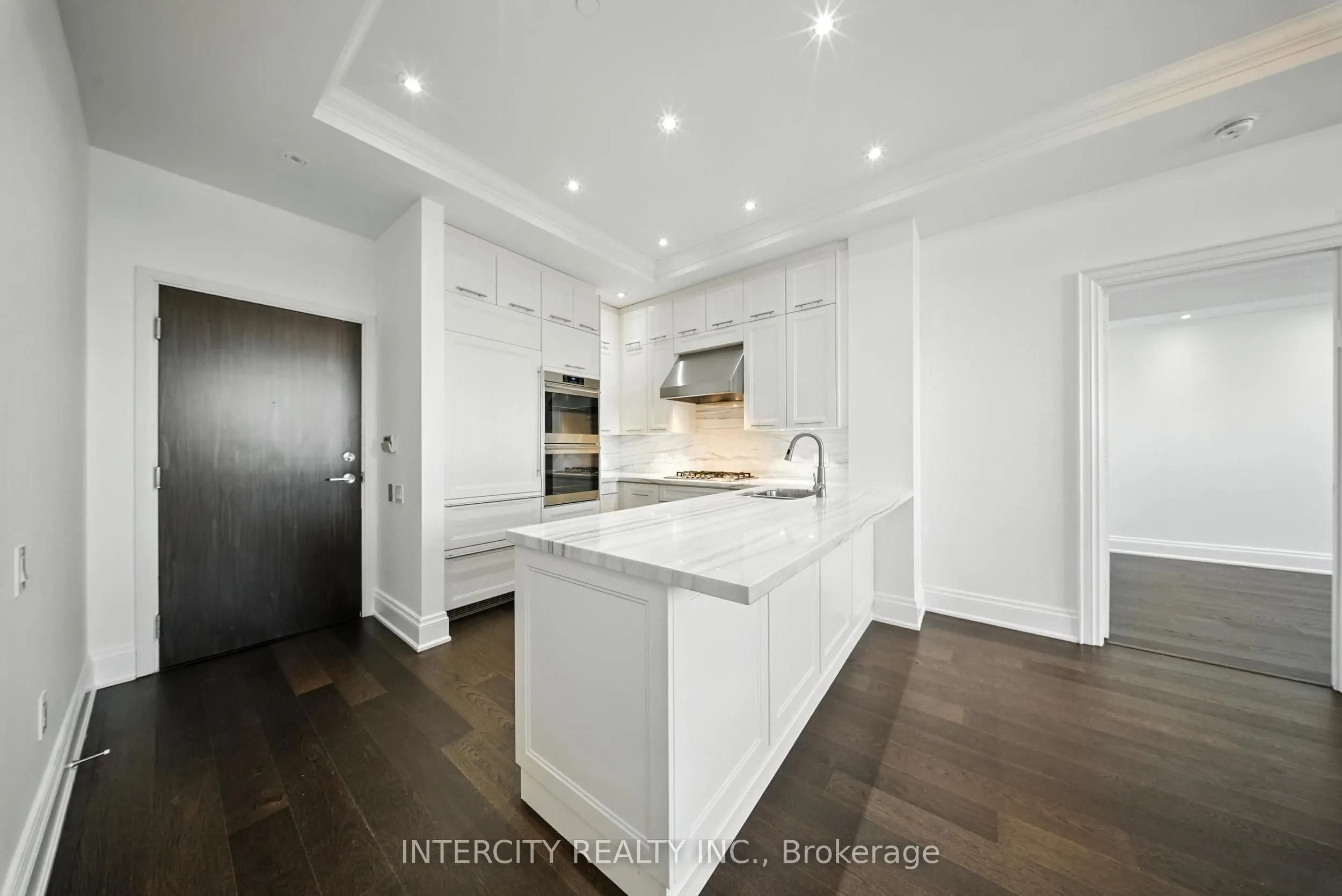 7608 Yonge Street, #PH15