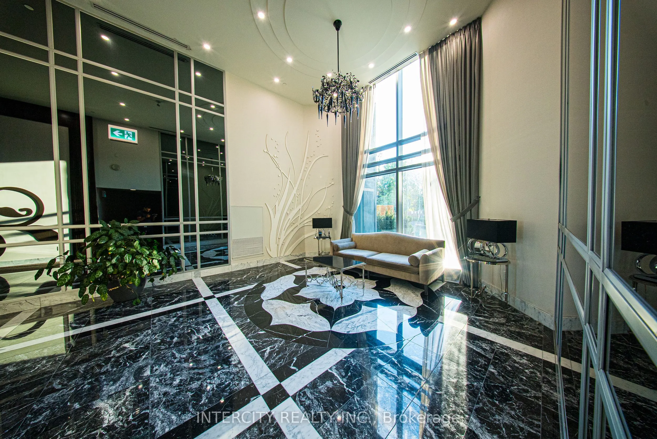 7608 Yonge Street, #PH15
