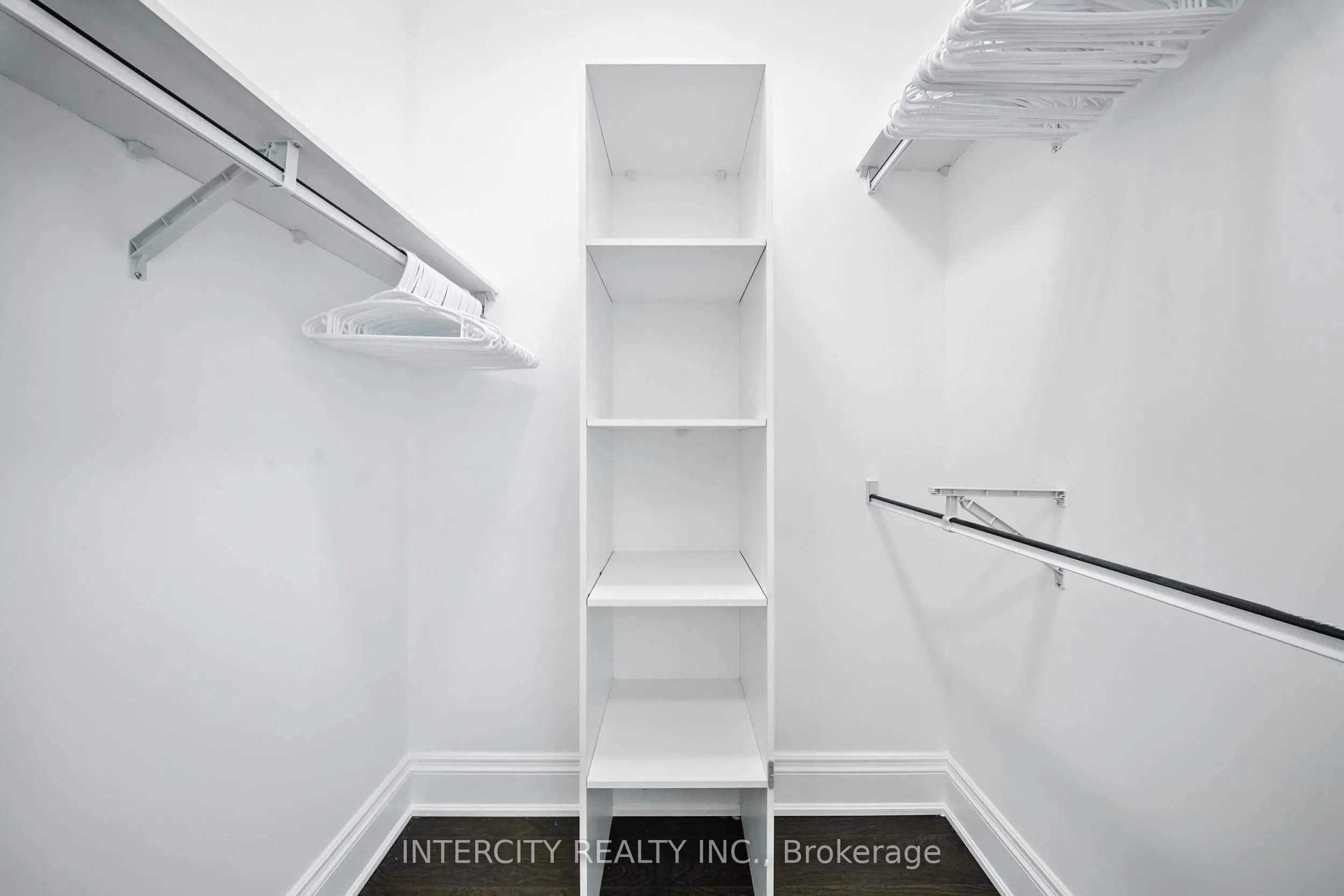 7608 Yonge Street, #PH15