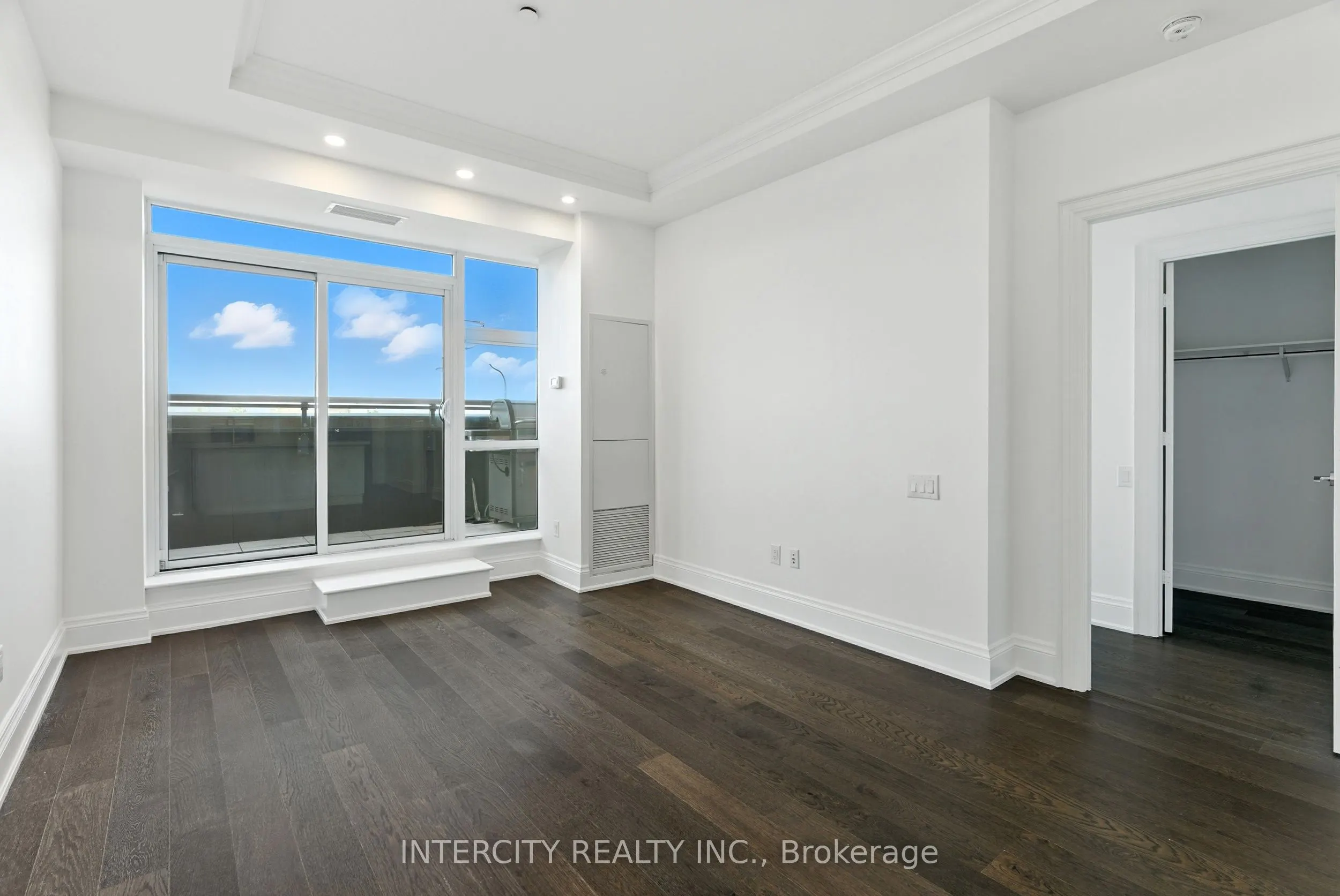 7608 Yonge Street, #PH15