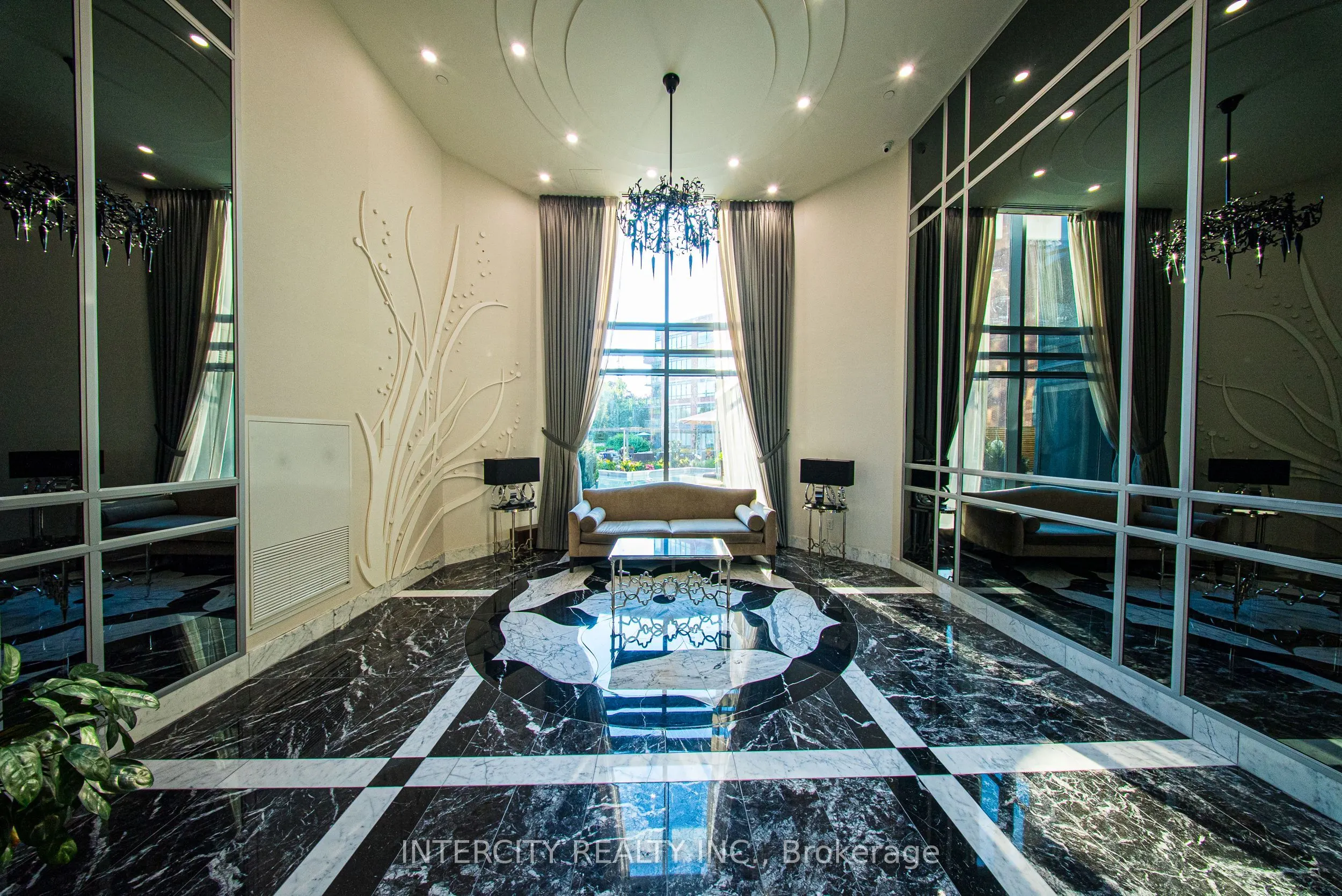 7608 Yonge Street, #PH15