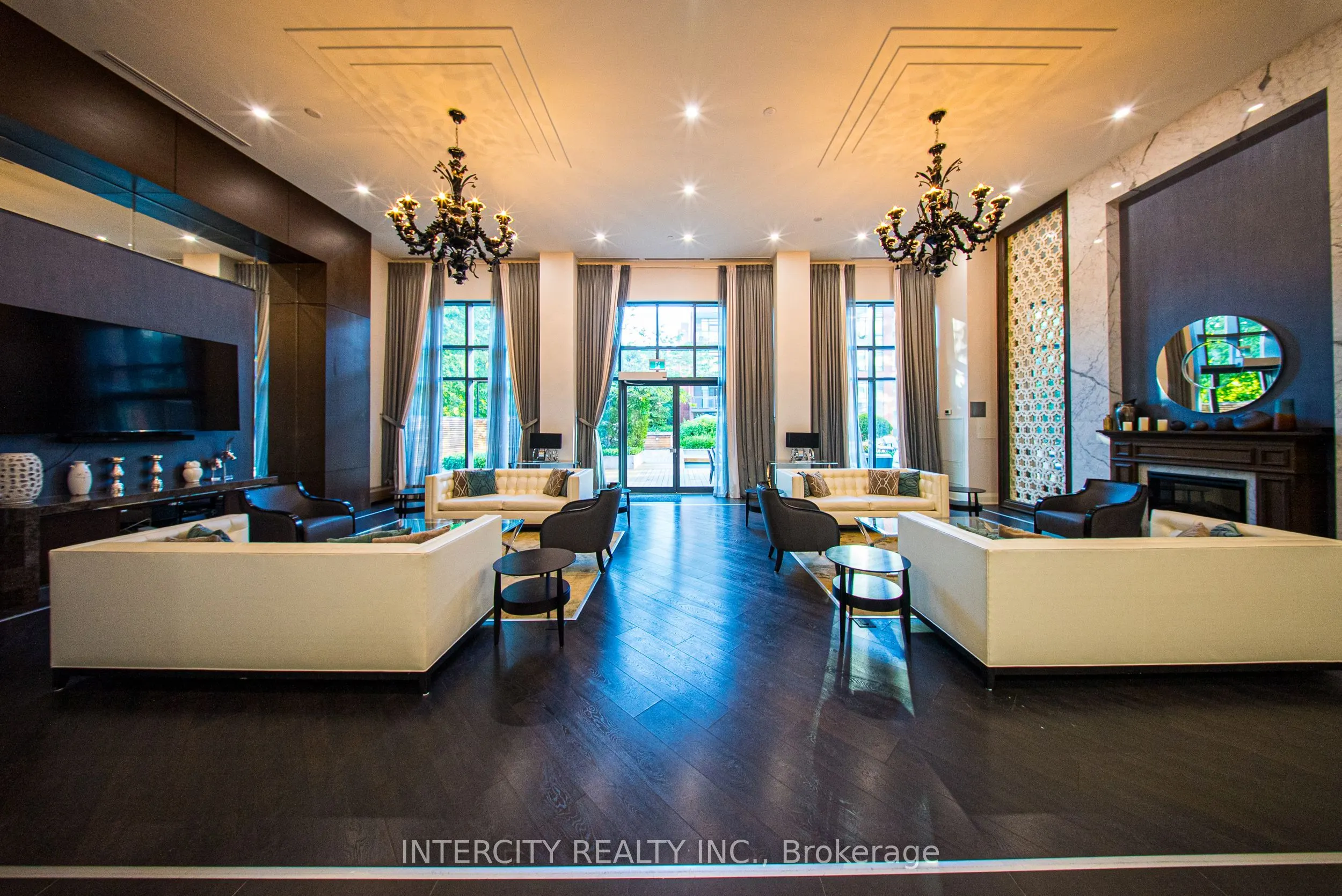 7608 Yonge Street, #PH15