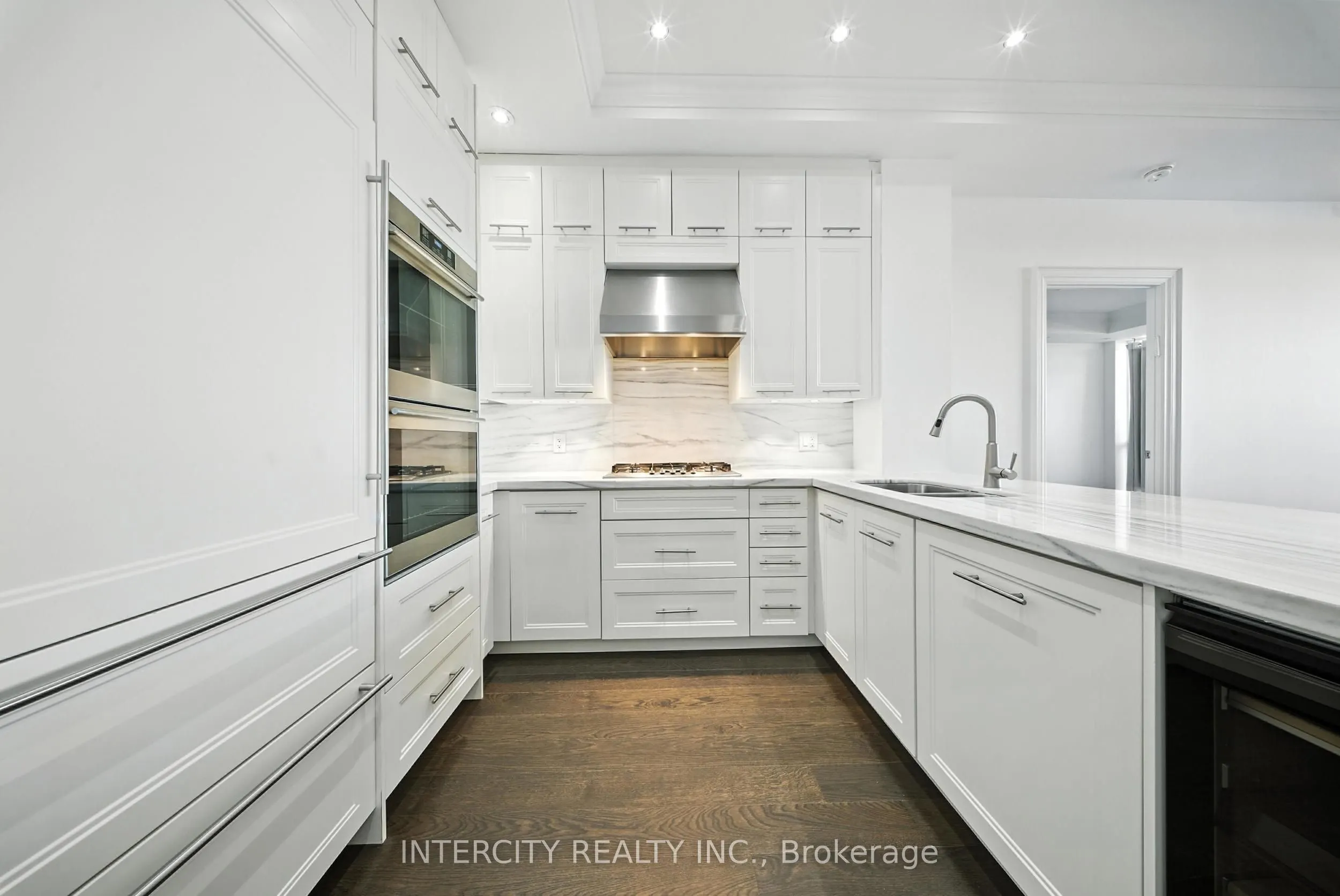 7608 Yonge Street, #PH15