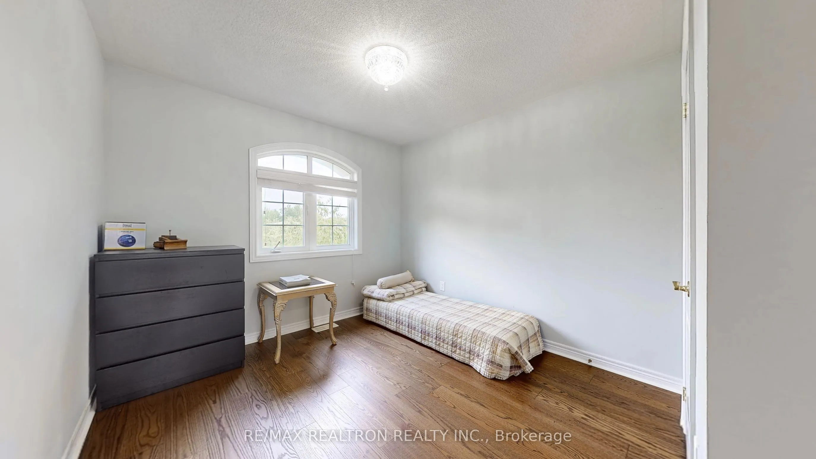72 Headwater Crescent