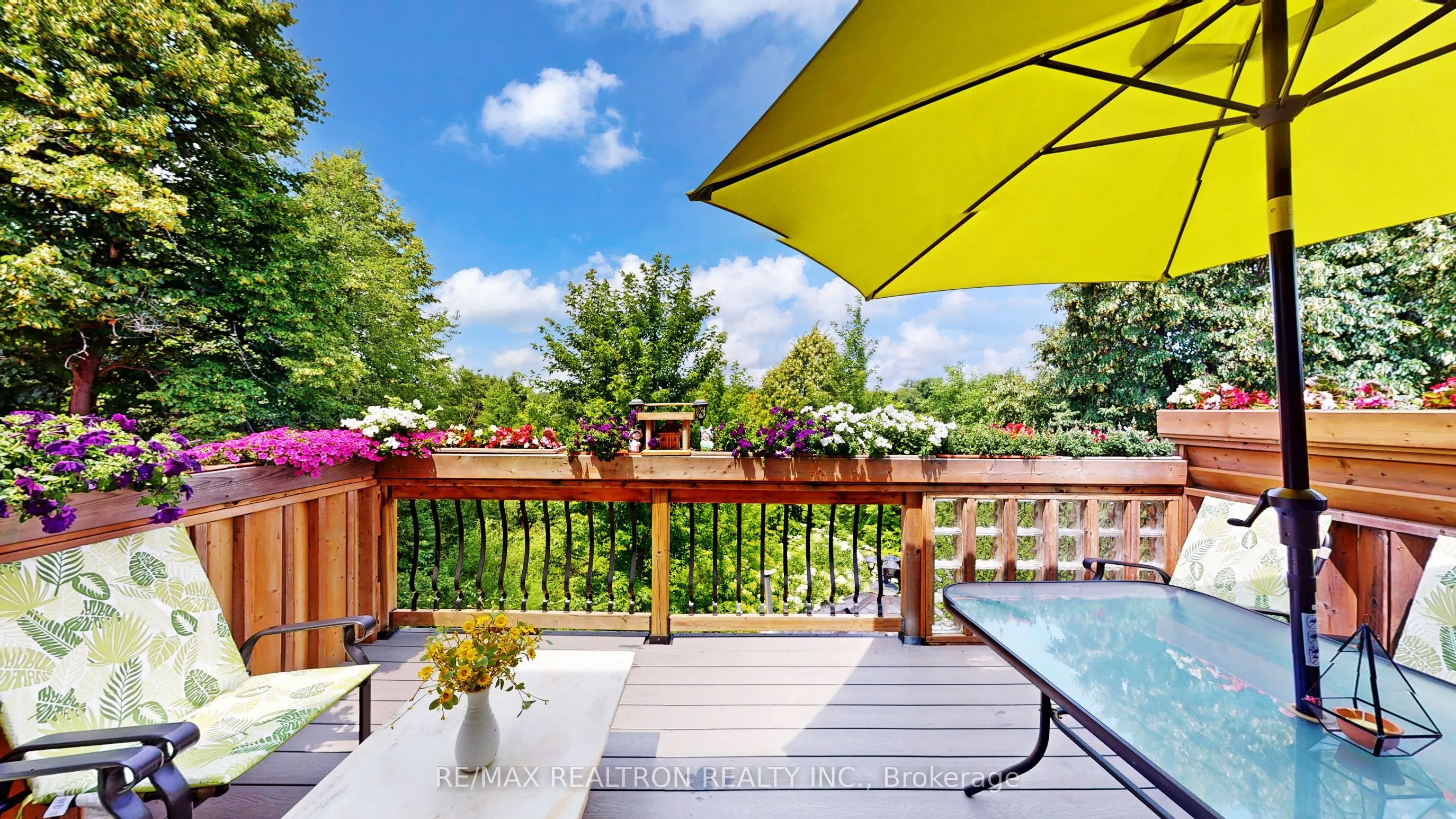 72 Headwater Crescent