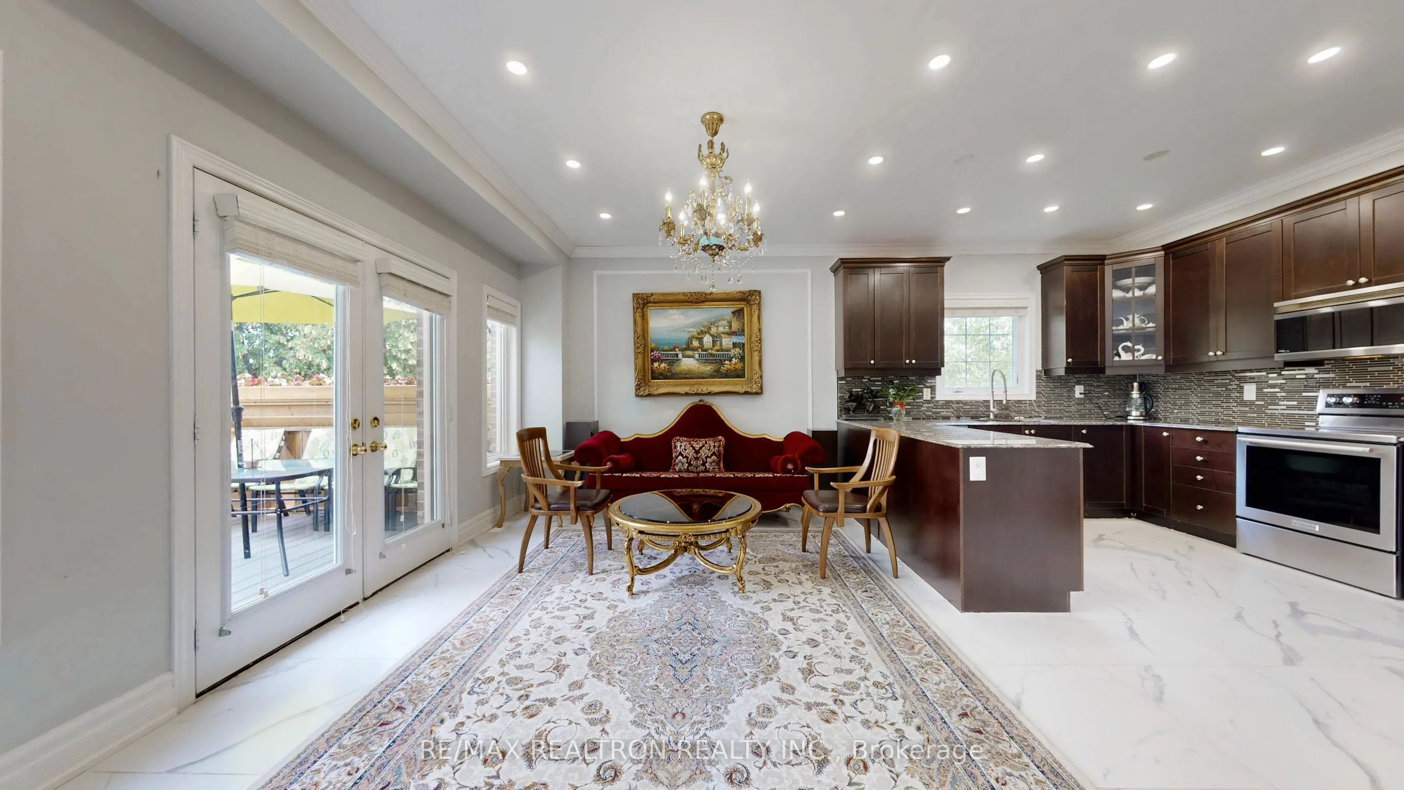 72 Headwater Crescent