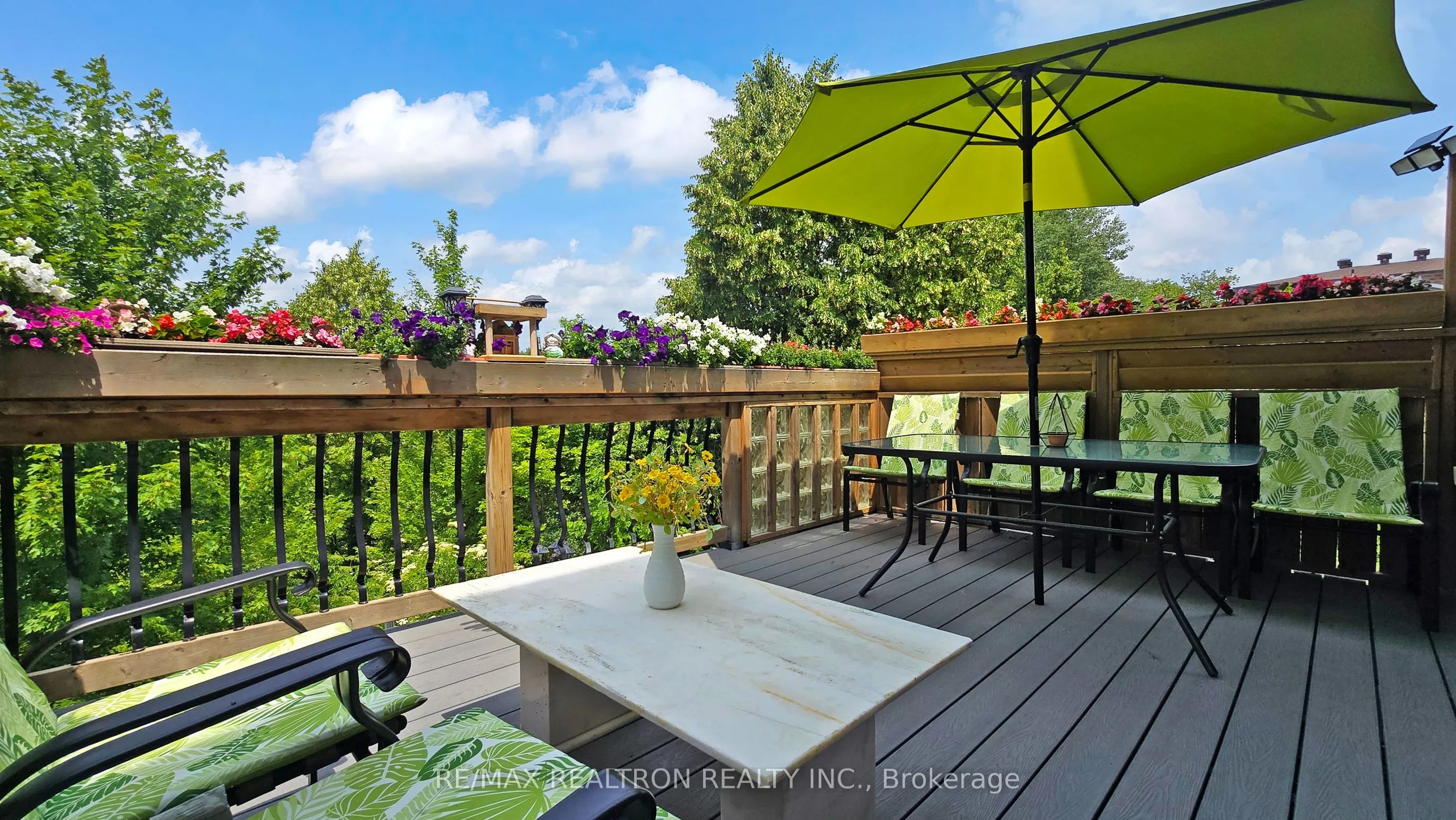 72 Headwater Crescent