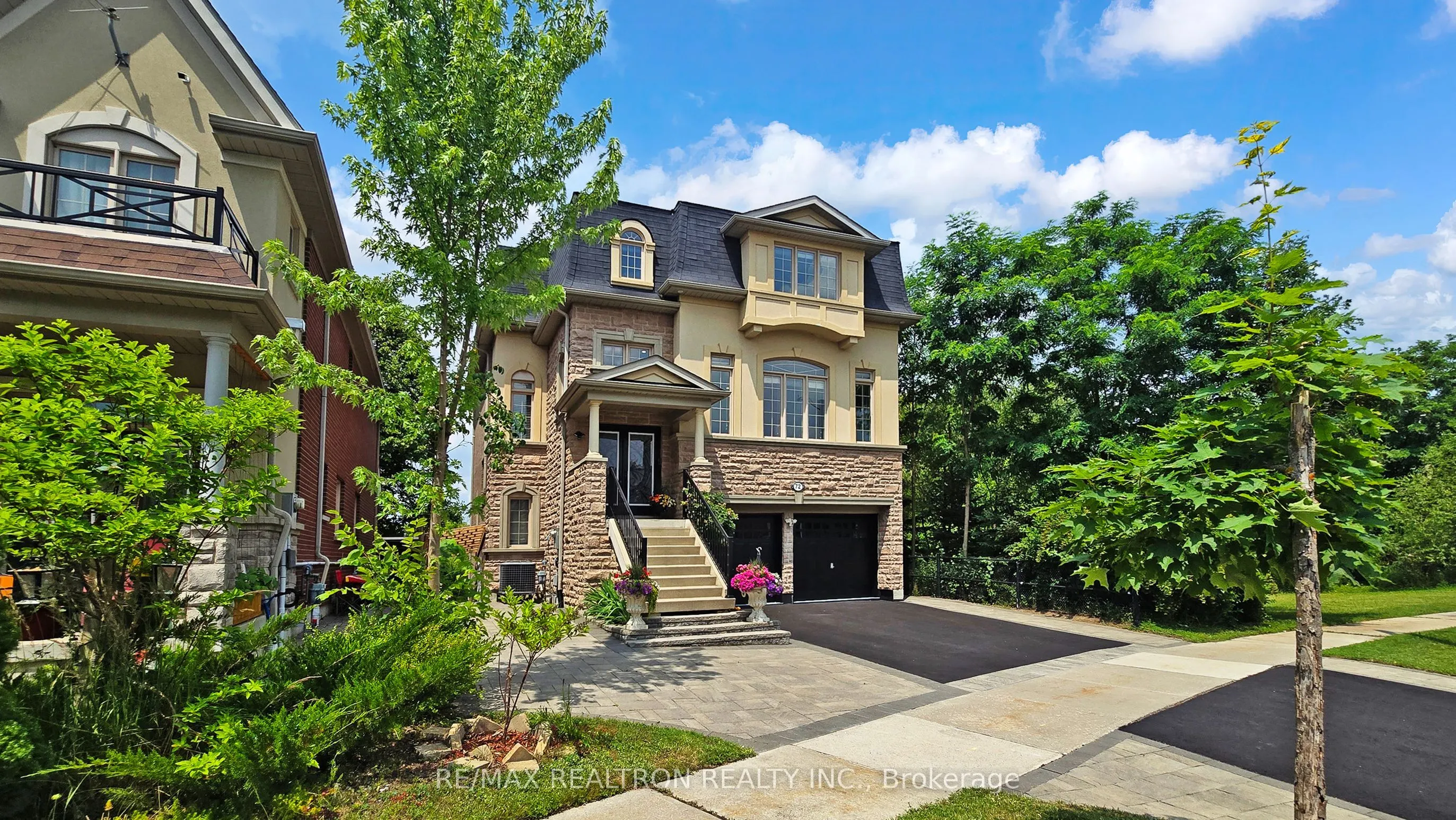 72 Headwater Crescent