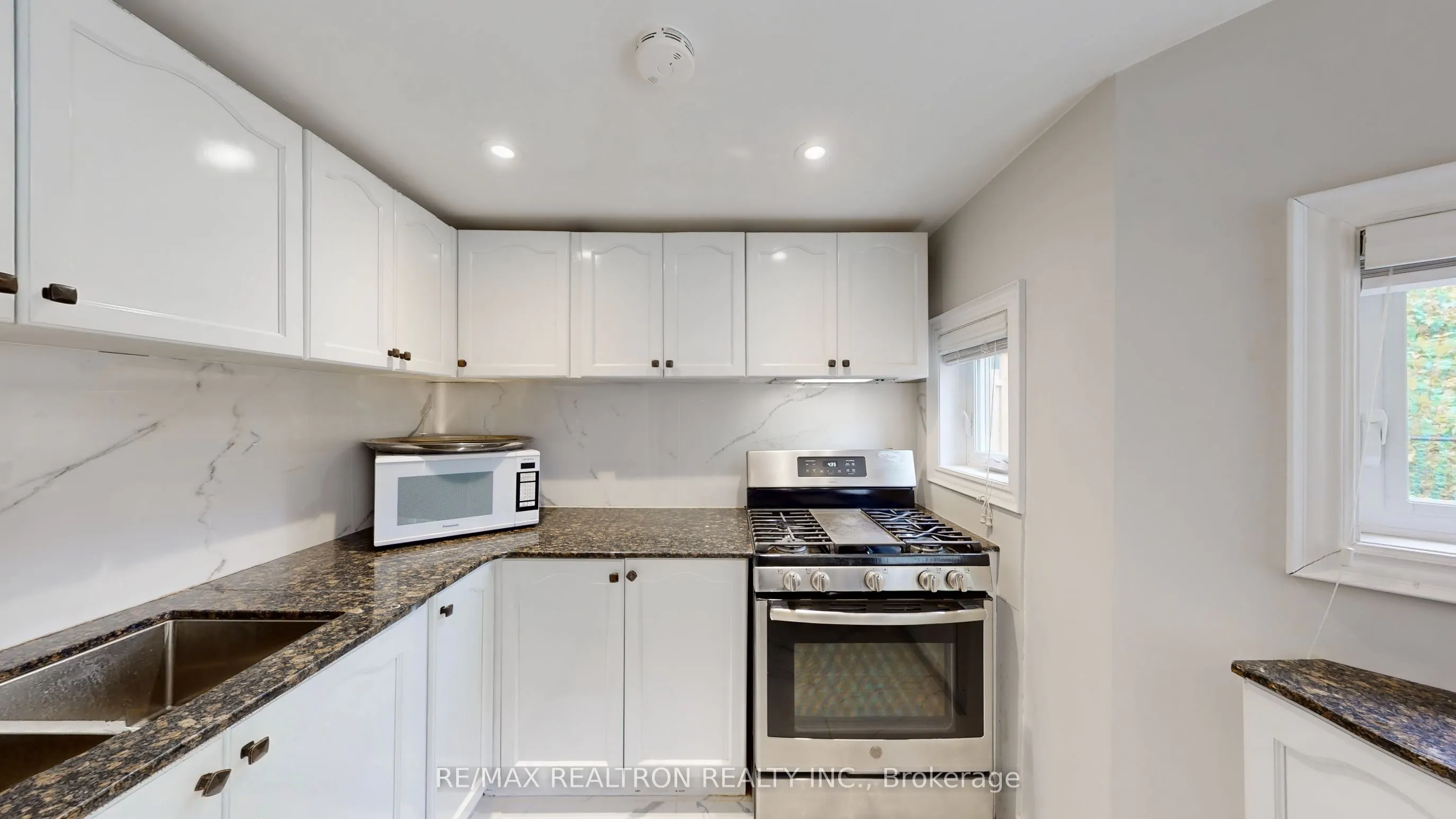 72 Headwater Crescent