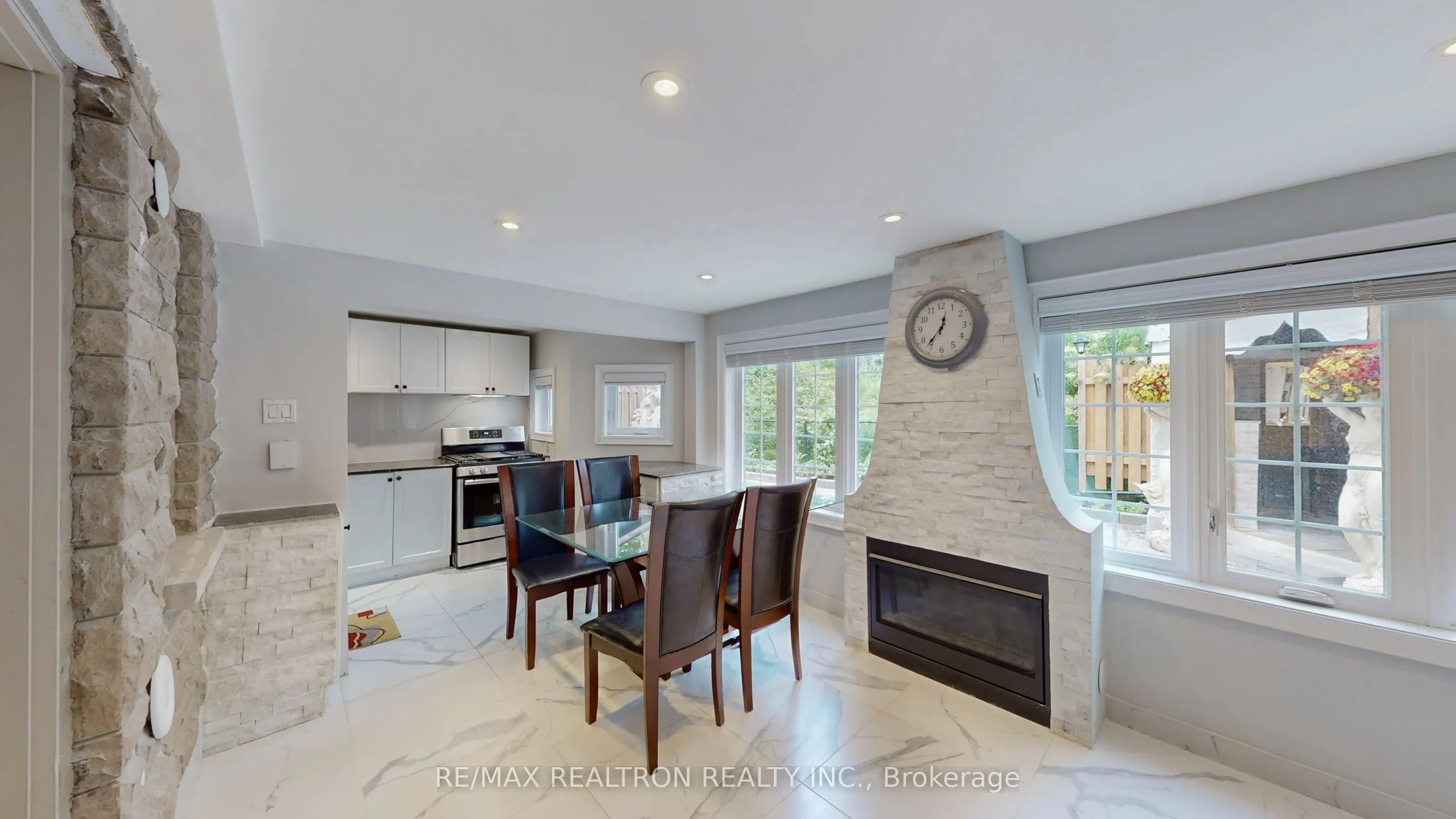 72 Headwater Crescent