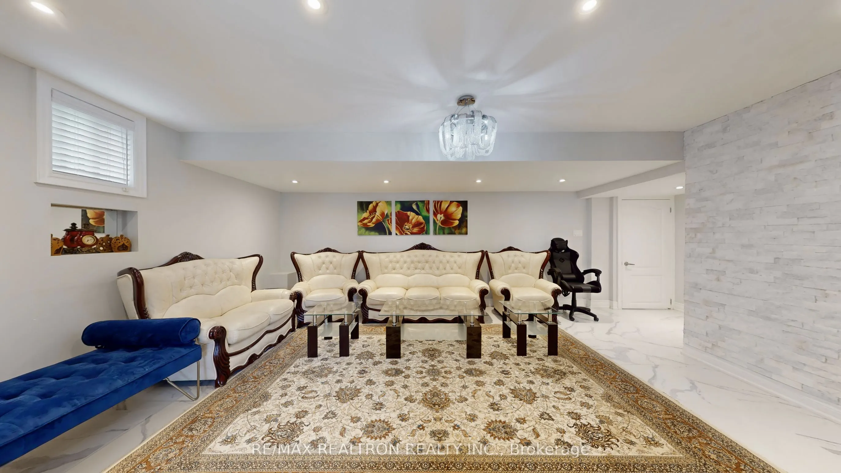 72 Headwater Crescent
