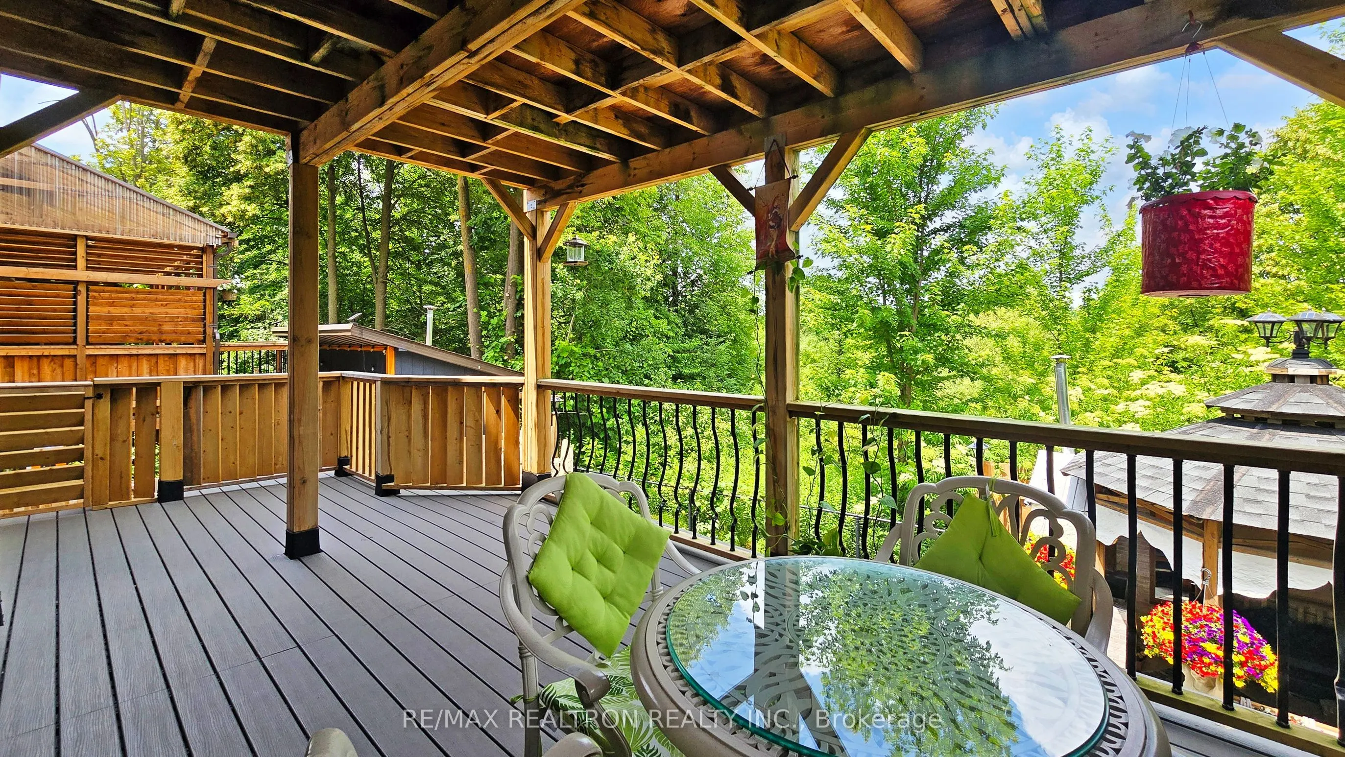 72 Headwater Crescent