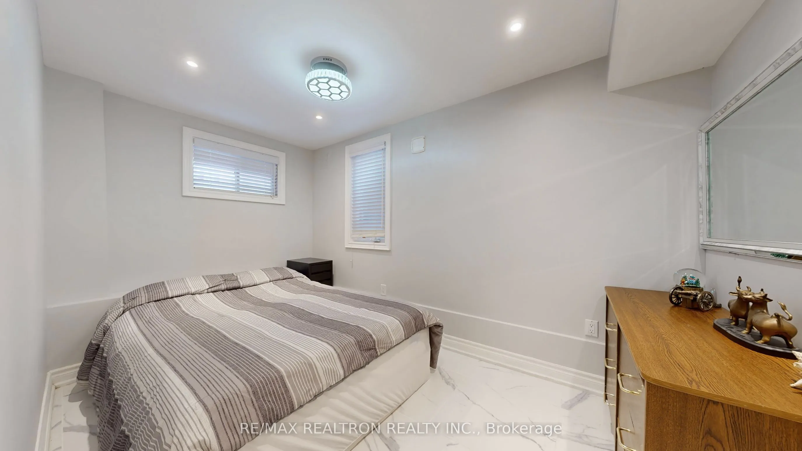 72 Headwater Crescent