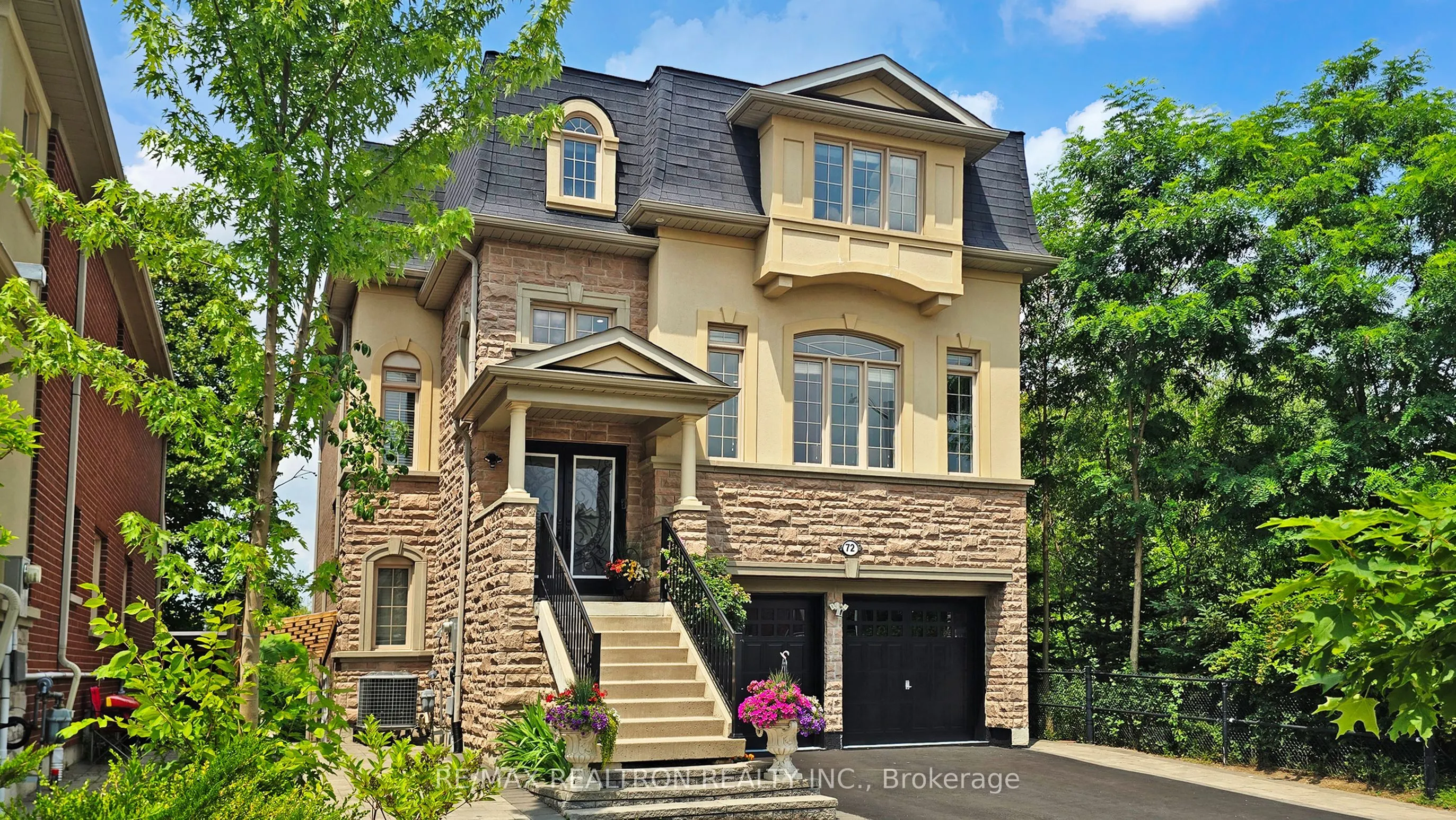 72 Headwater Crescent