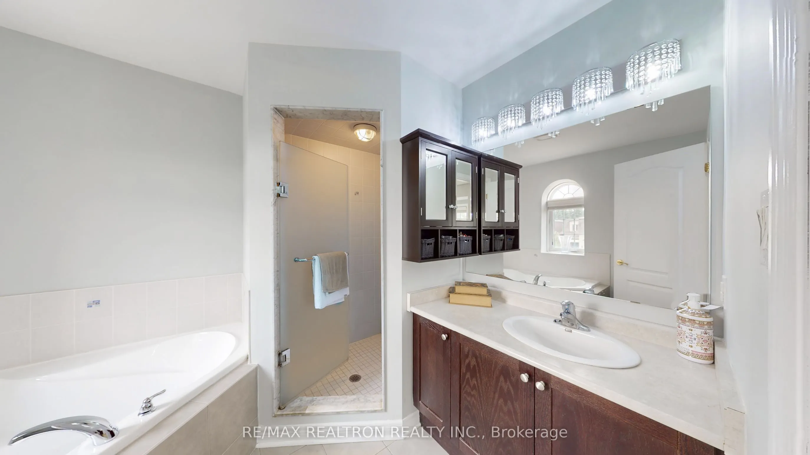 72 Headwater Crescent