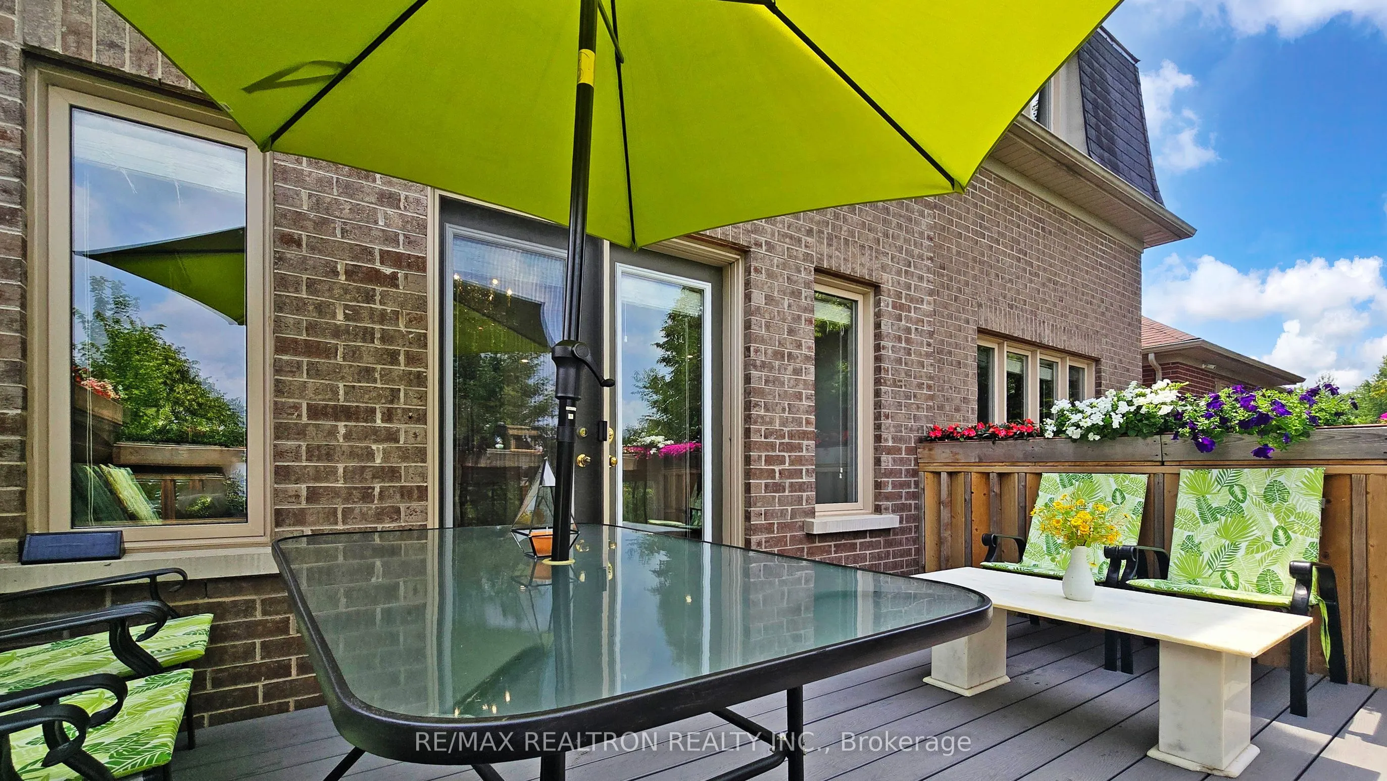 72 Headwater Crescent