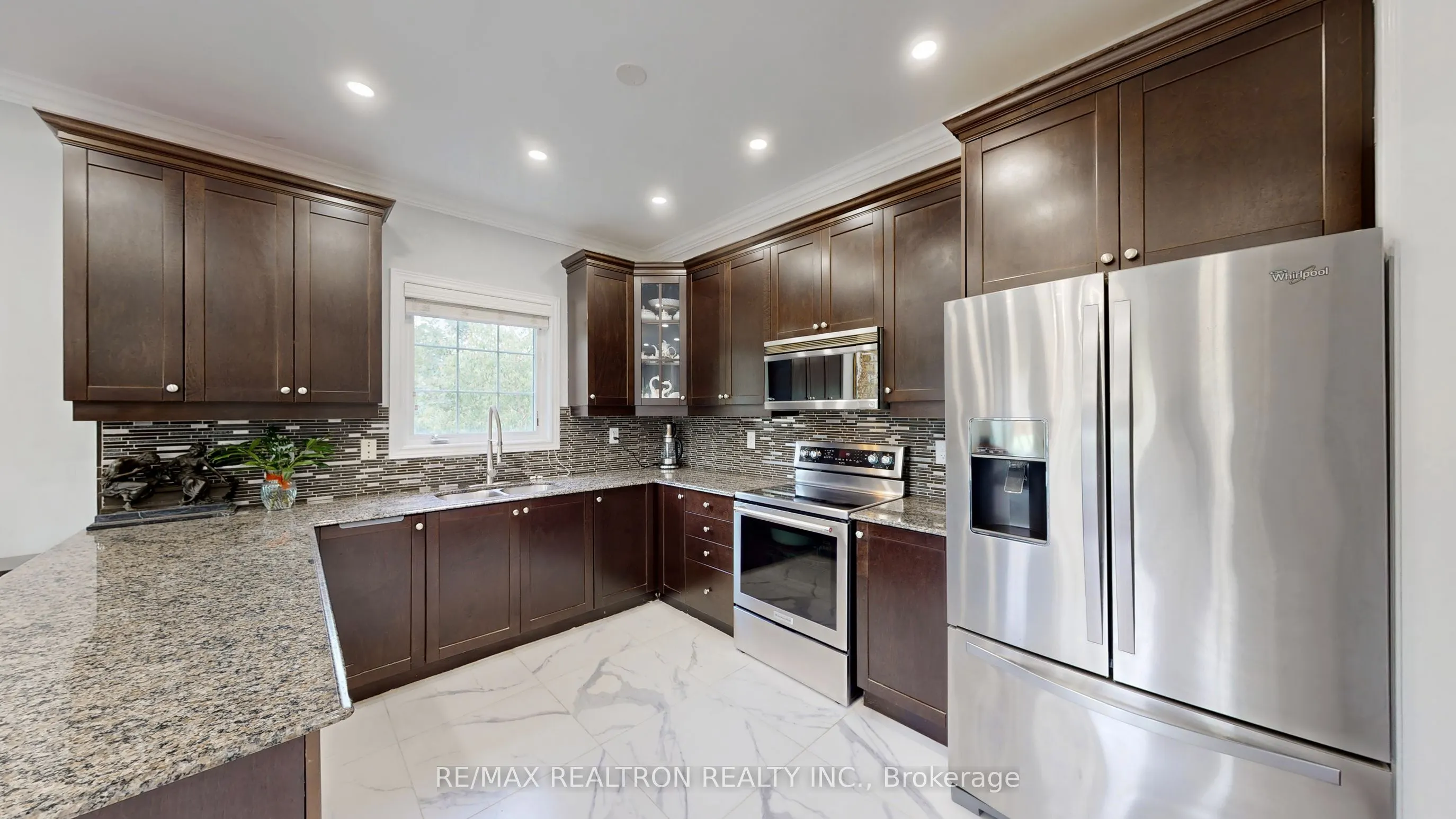 72 Headwater Crescent