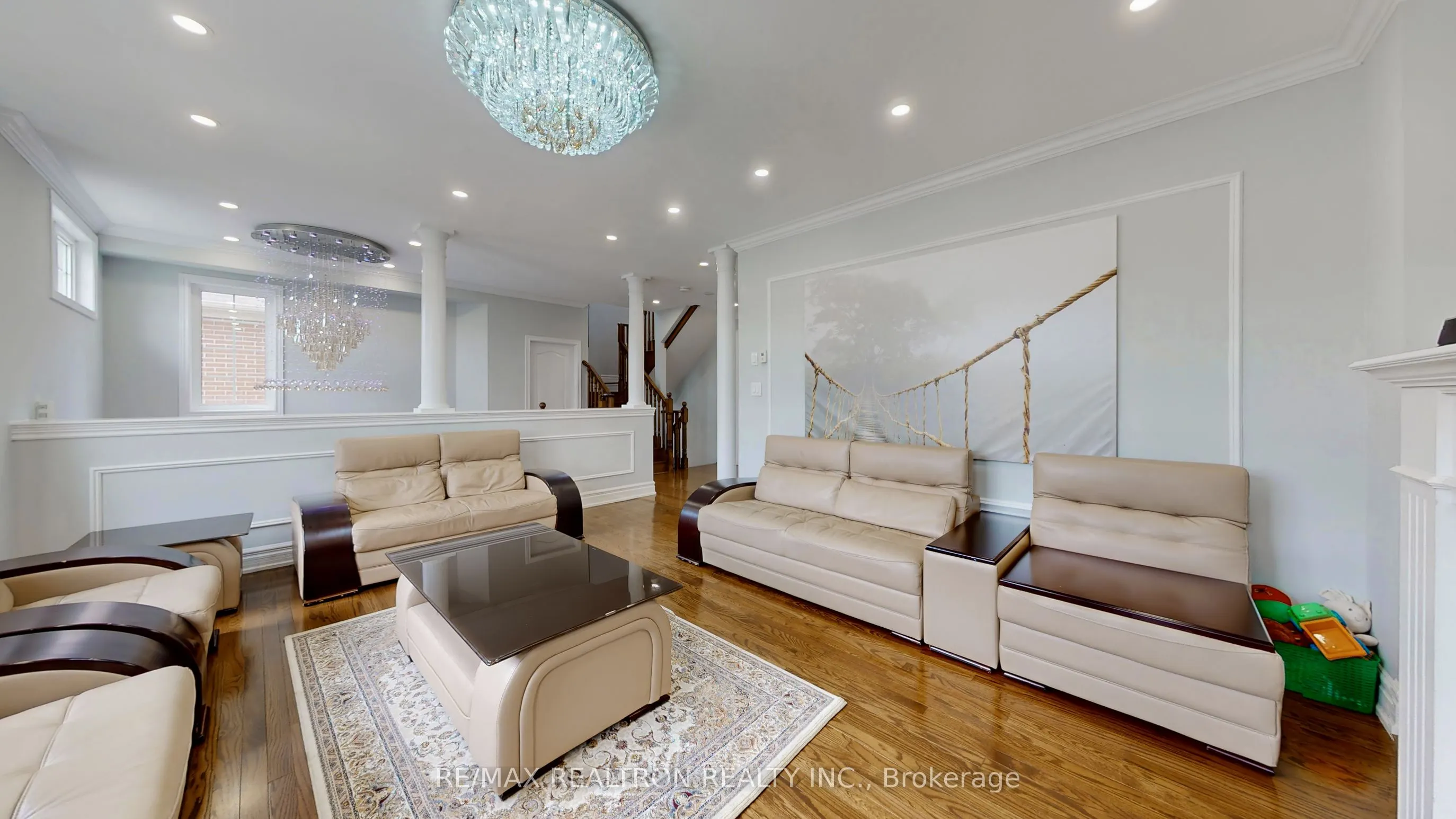 72 Headwater Crescent