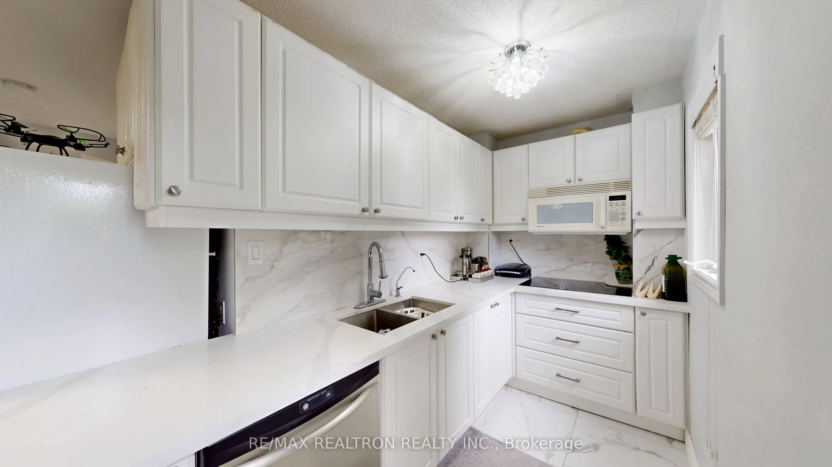 72 Headwater Crescent