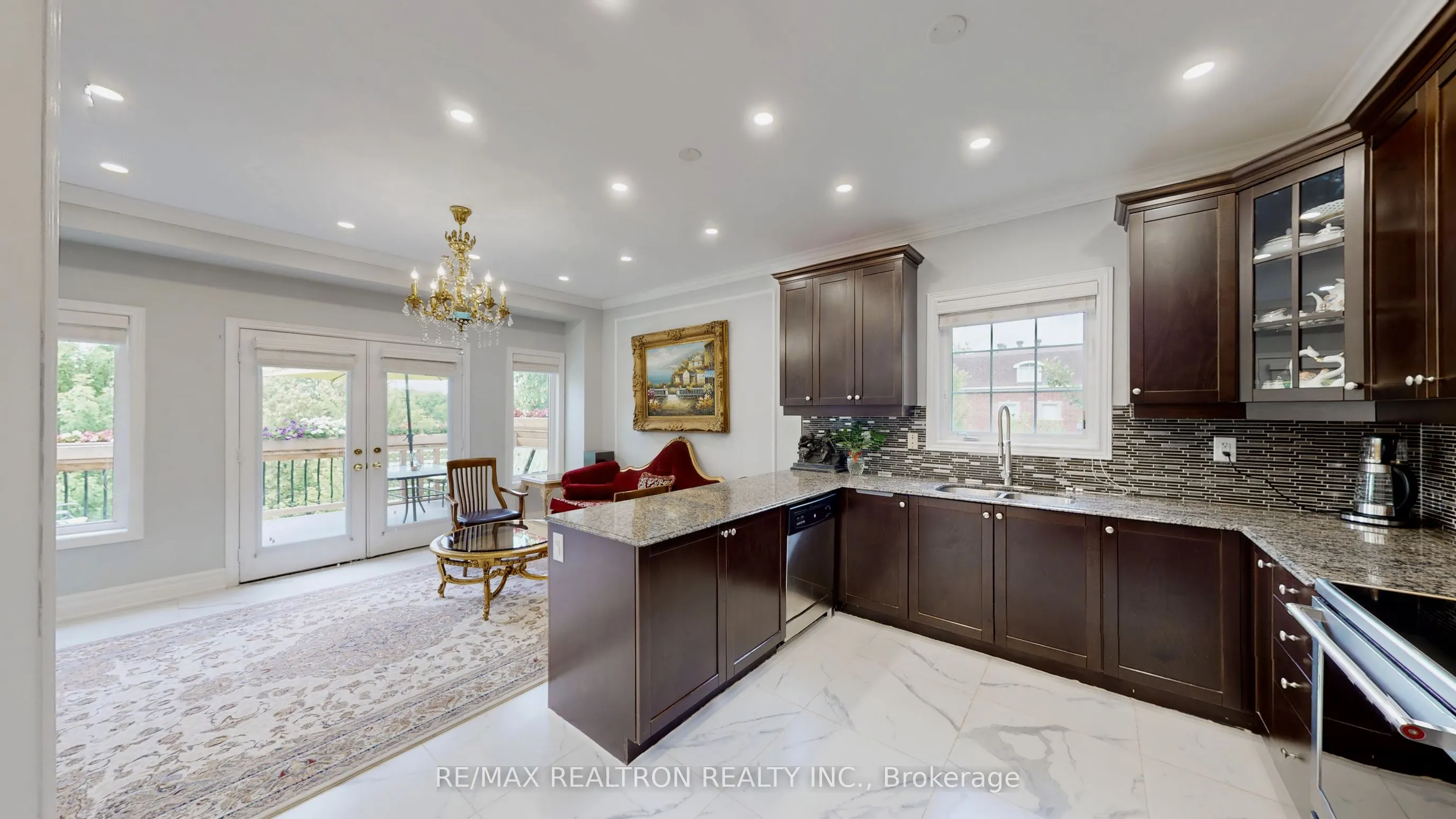 72 Headwater Crescent