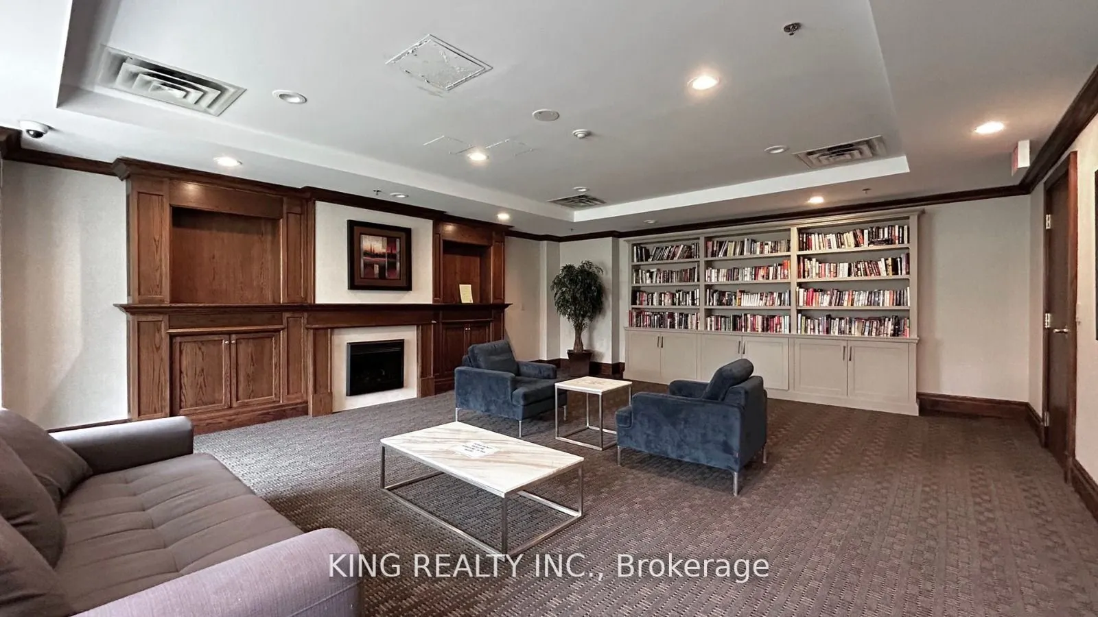 23 Oneida Crescent, #901