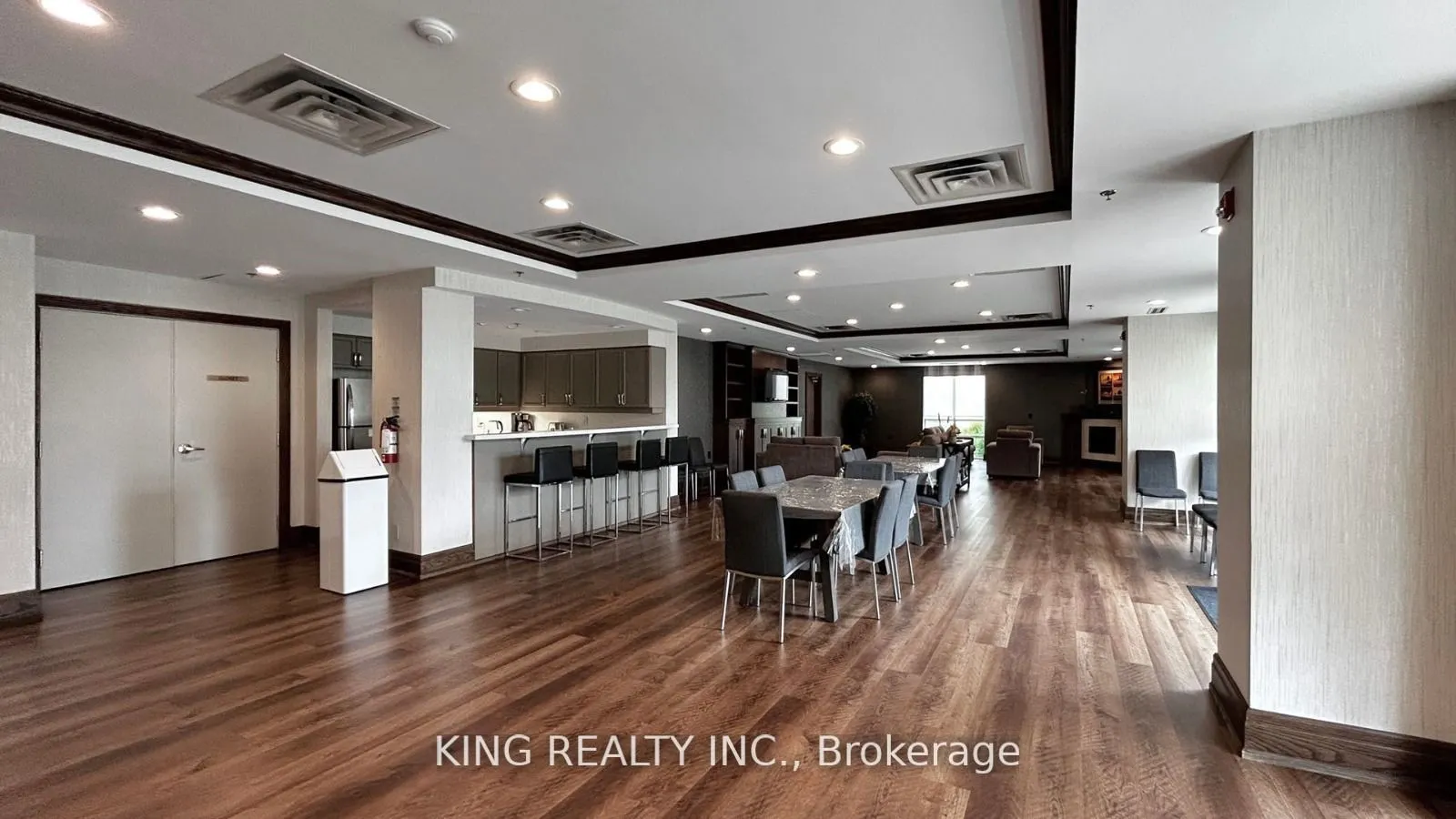 23 Oneida Crescent, #901