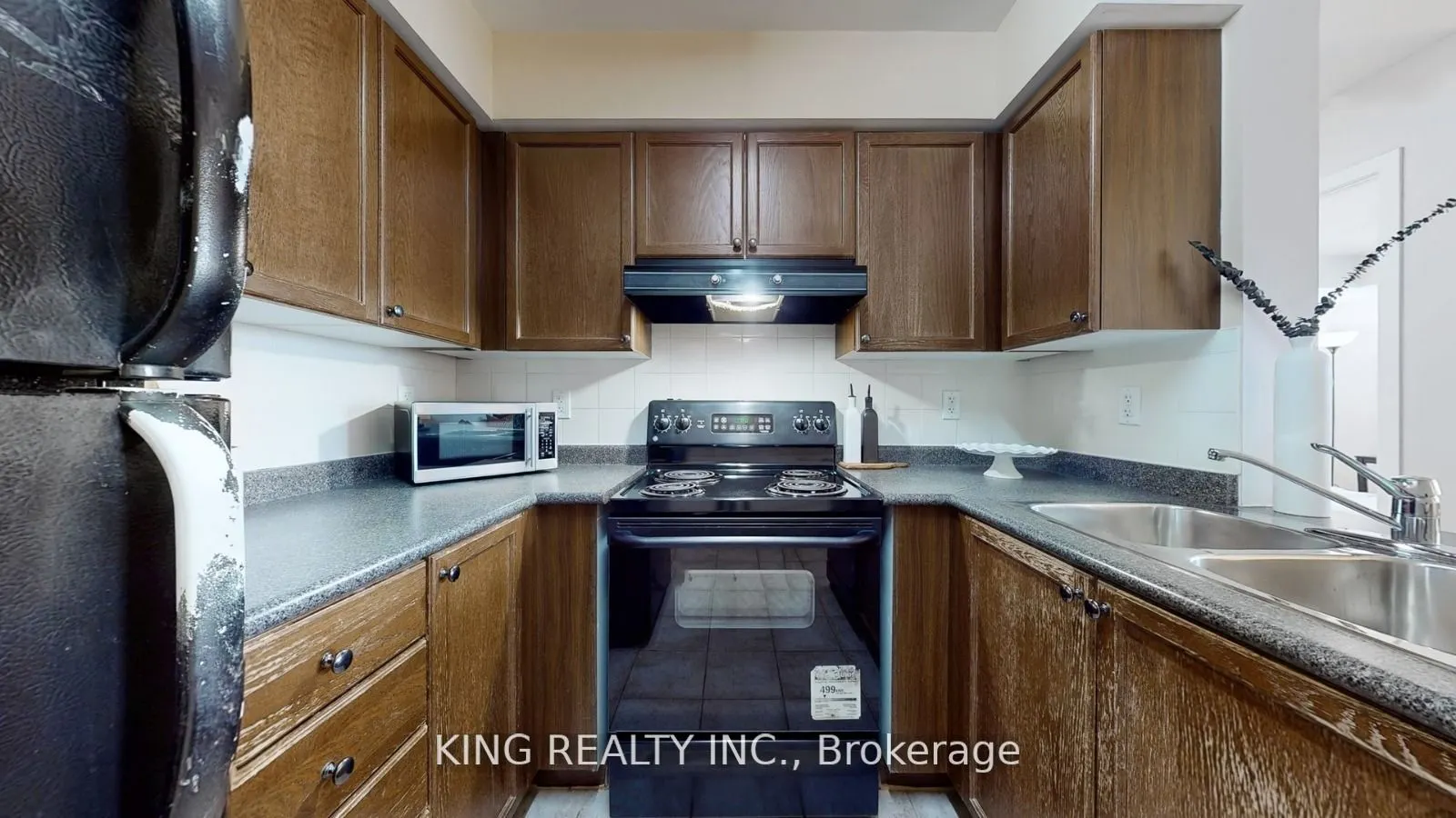 23 Oneida Crescent, #901