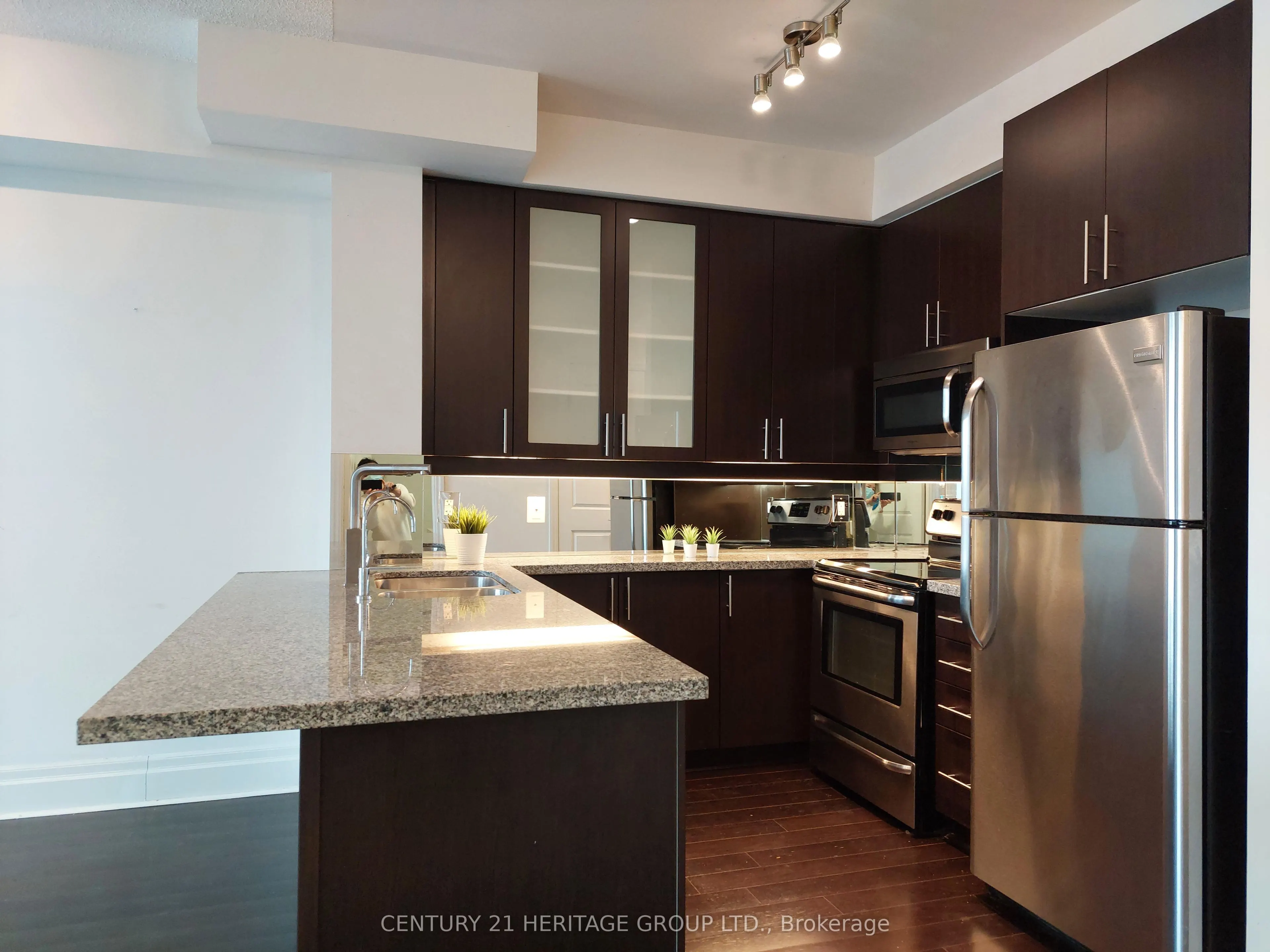111 Upper Duke Crescent, #309