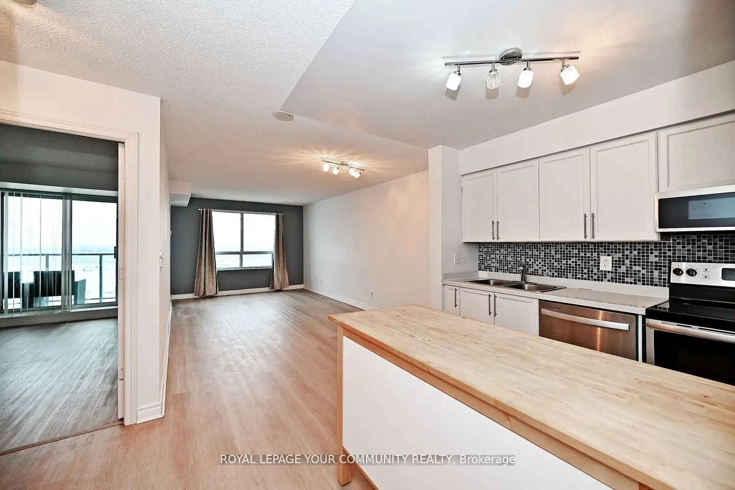 23 Oneida Crescent, #1206