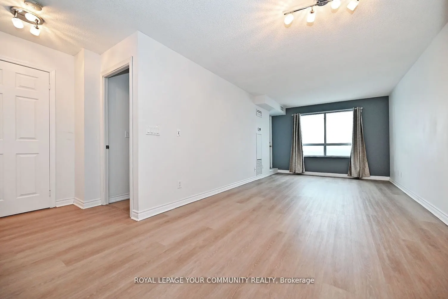 23 Oneida Crescent, #1206