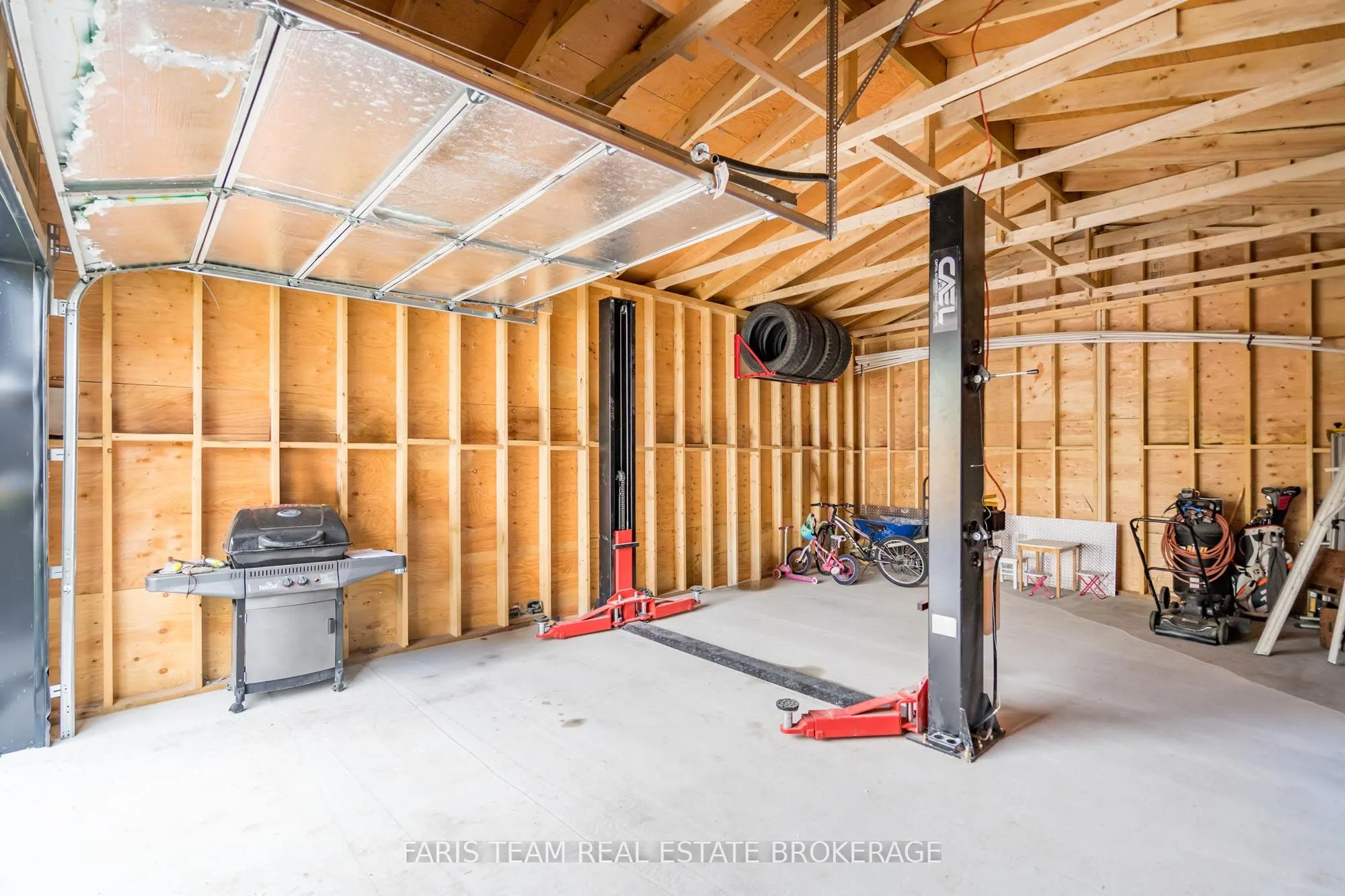 1135 Poplar Drive
