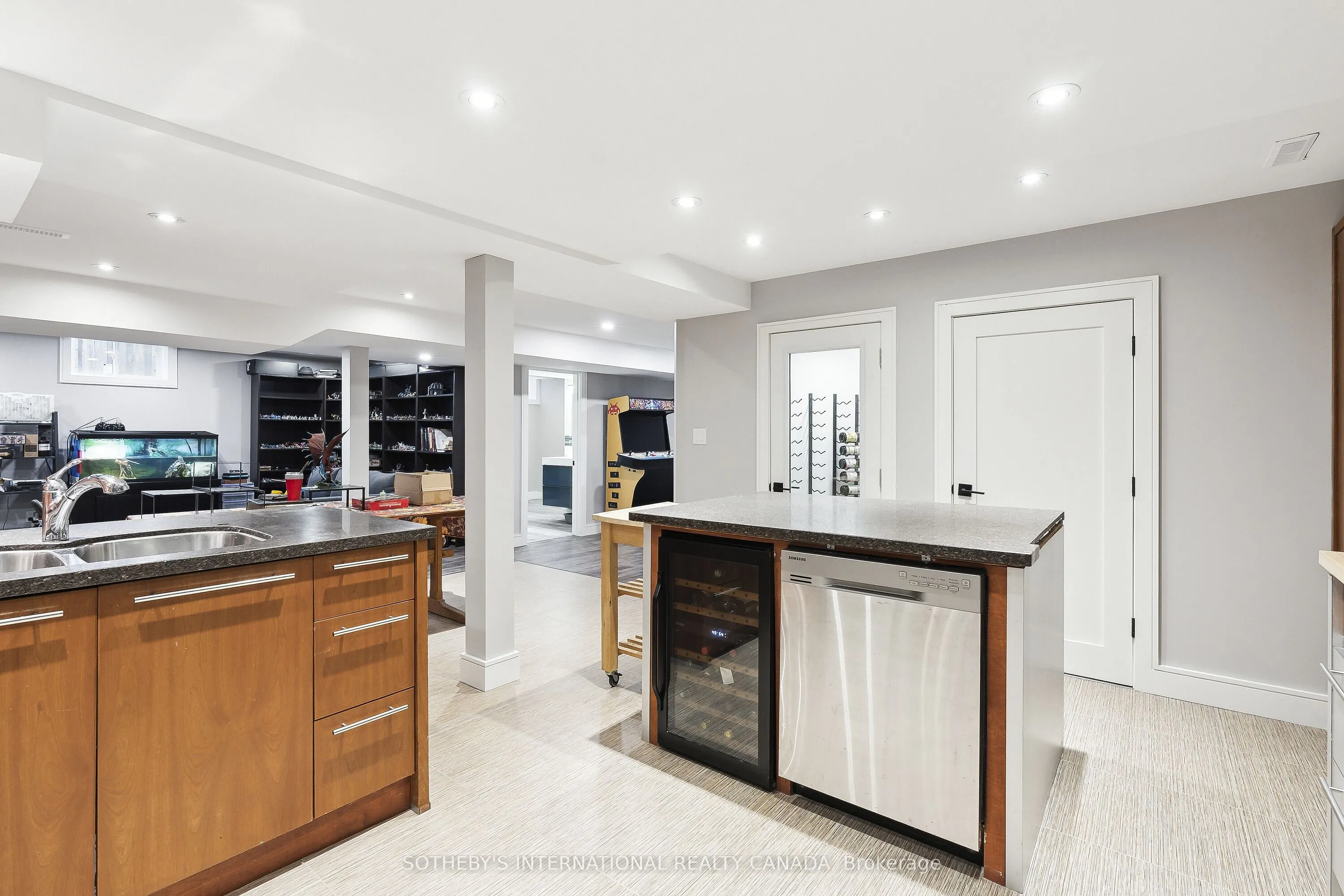 16 Eastgate Crescent
