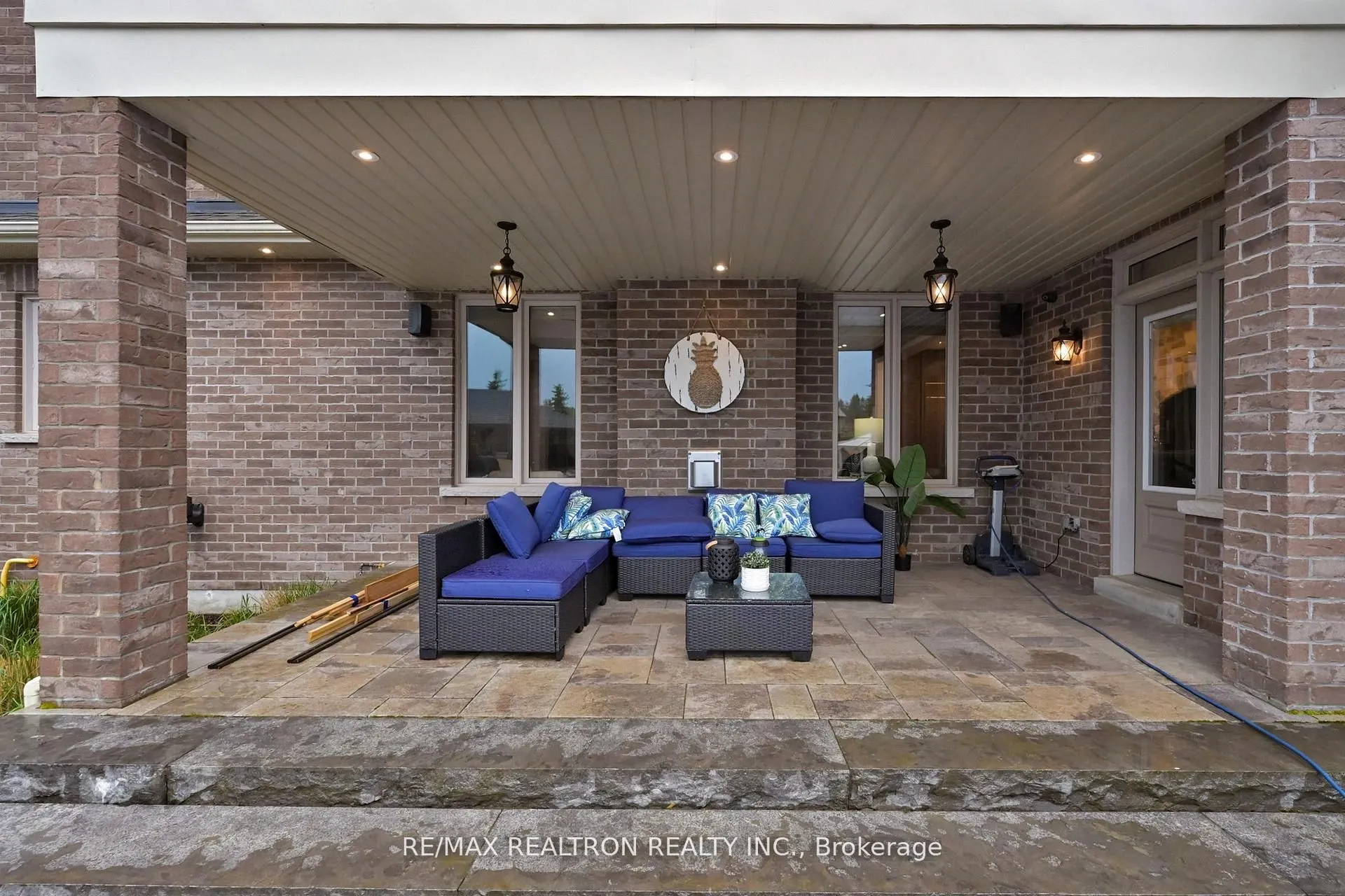 15 Pine Vista Avenue