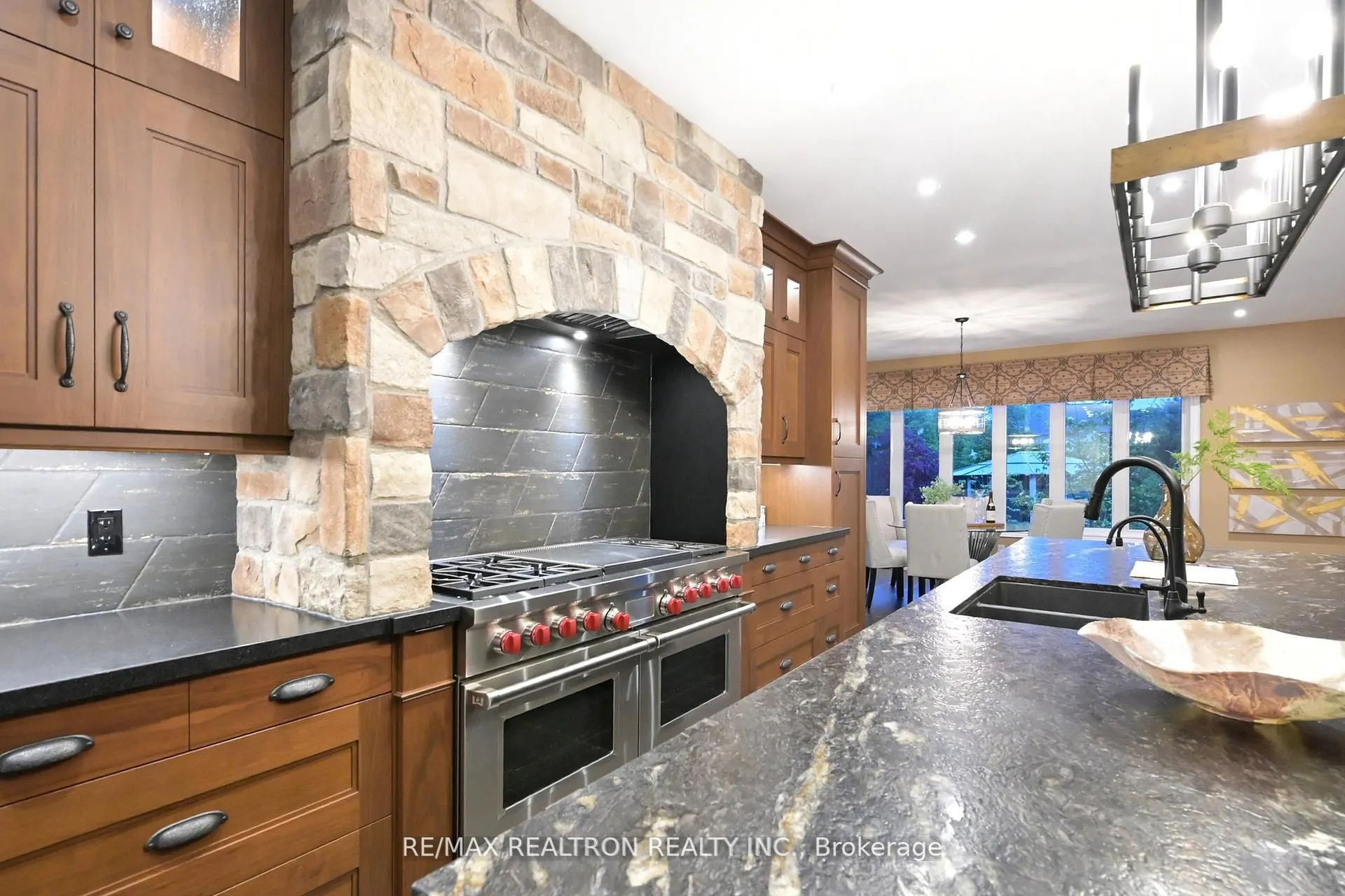 15 Pine Vista Avenue